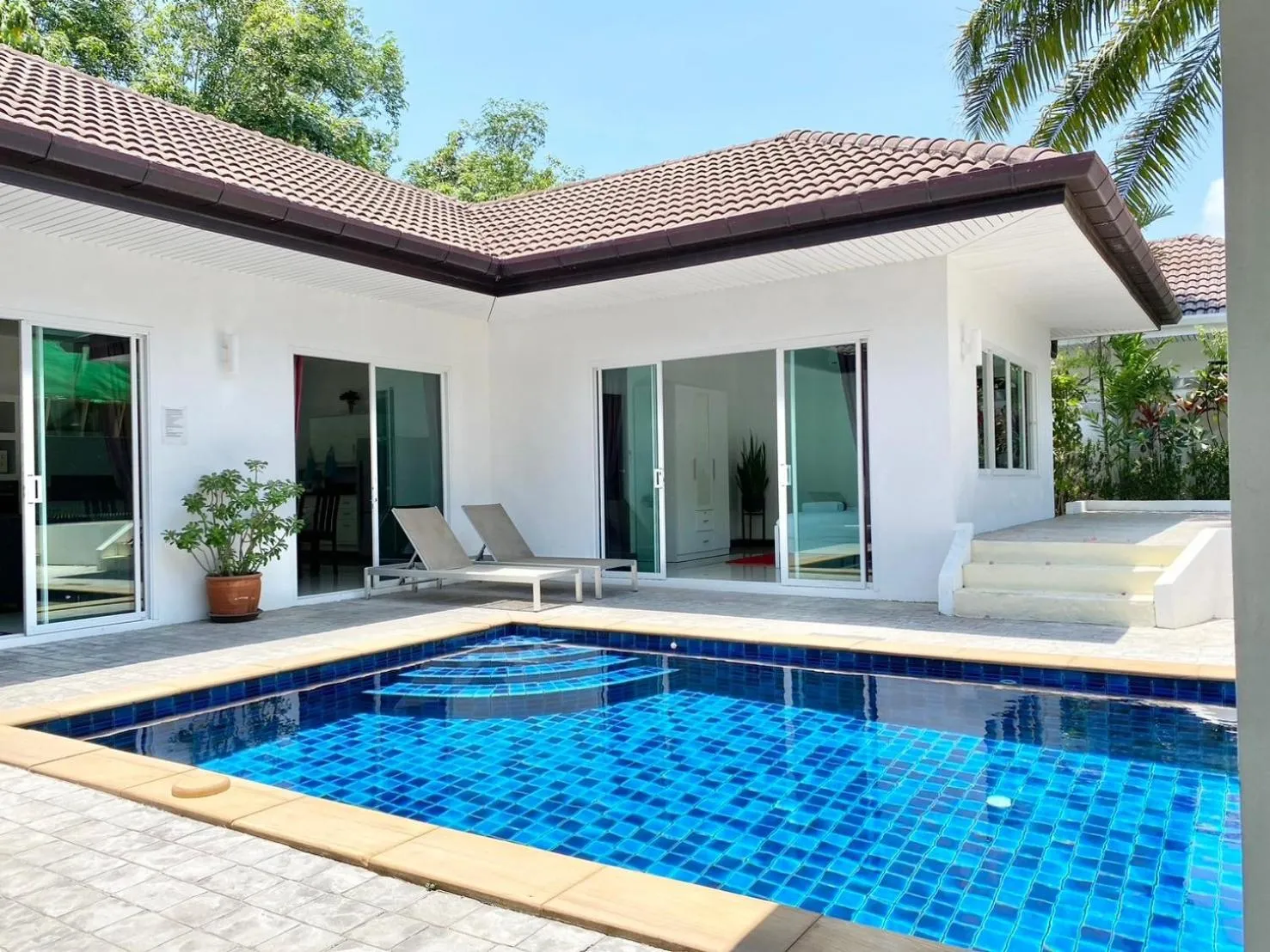 Property building in Chalong - 4 Bedroom Private Pool Villa - Phuket