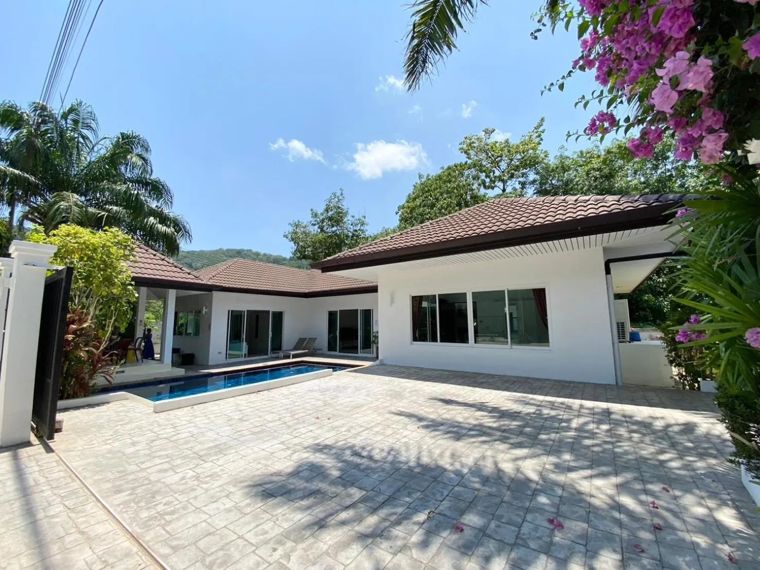 Property building in Chalong - 4 Bedroom Private Pool Villa - Phuket