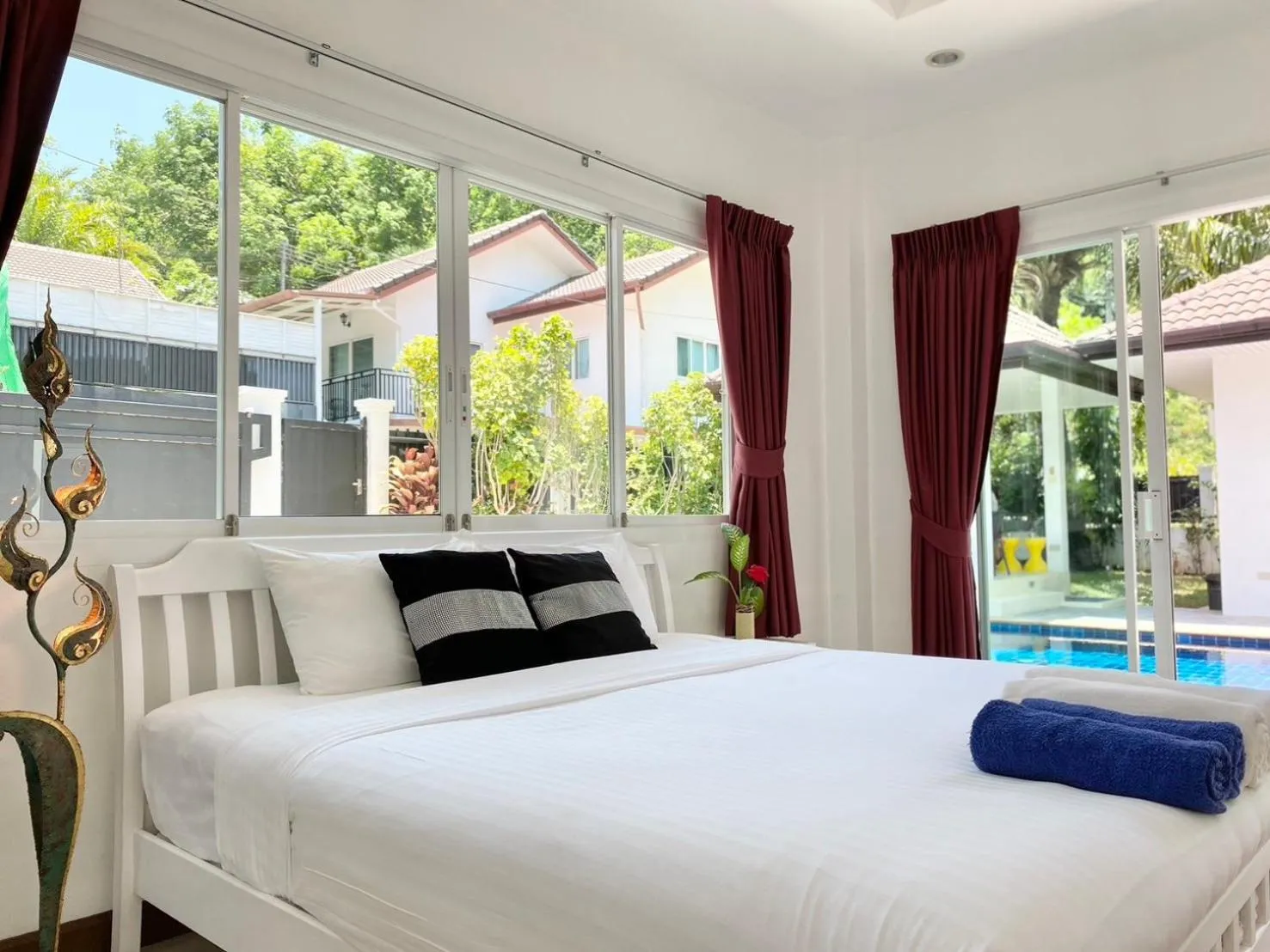 Bed in Chalong - 4 Bedroom Private Pool Villa - Phuket