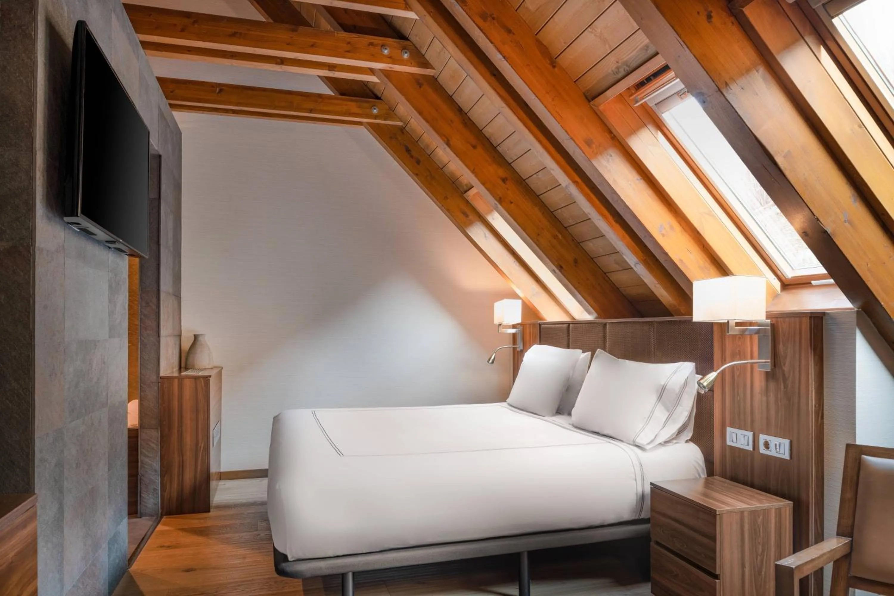 Photo of the whole room in Hotel AC Baqueira Ski Resort, Autograph Collection