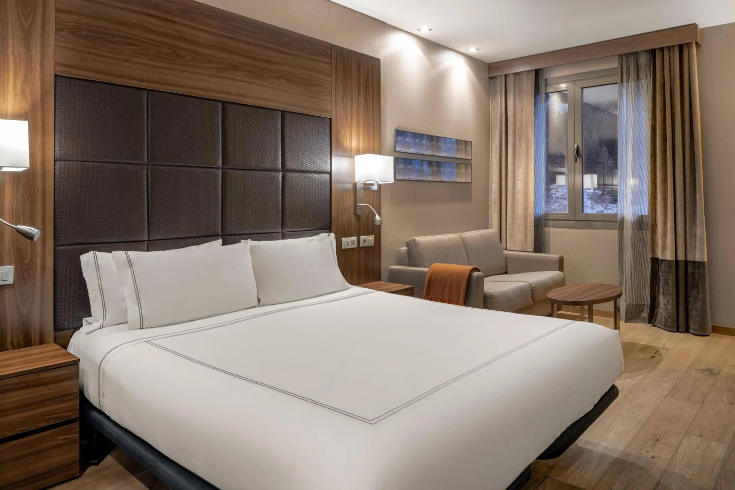 Photo of the whole room, Bed in Hotel AC Baqueira Ski Resort, Autograph Collection