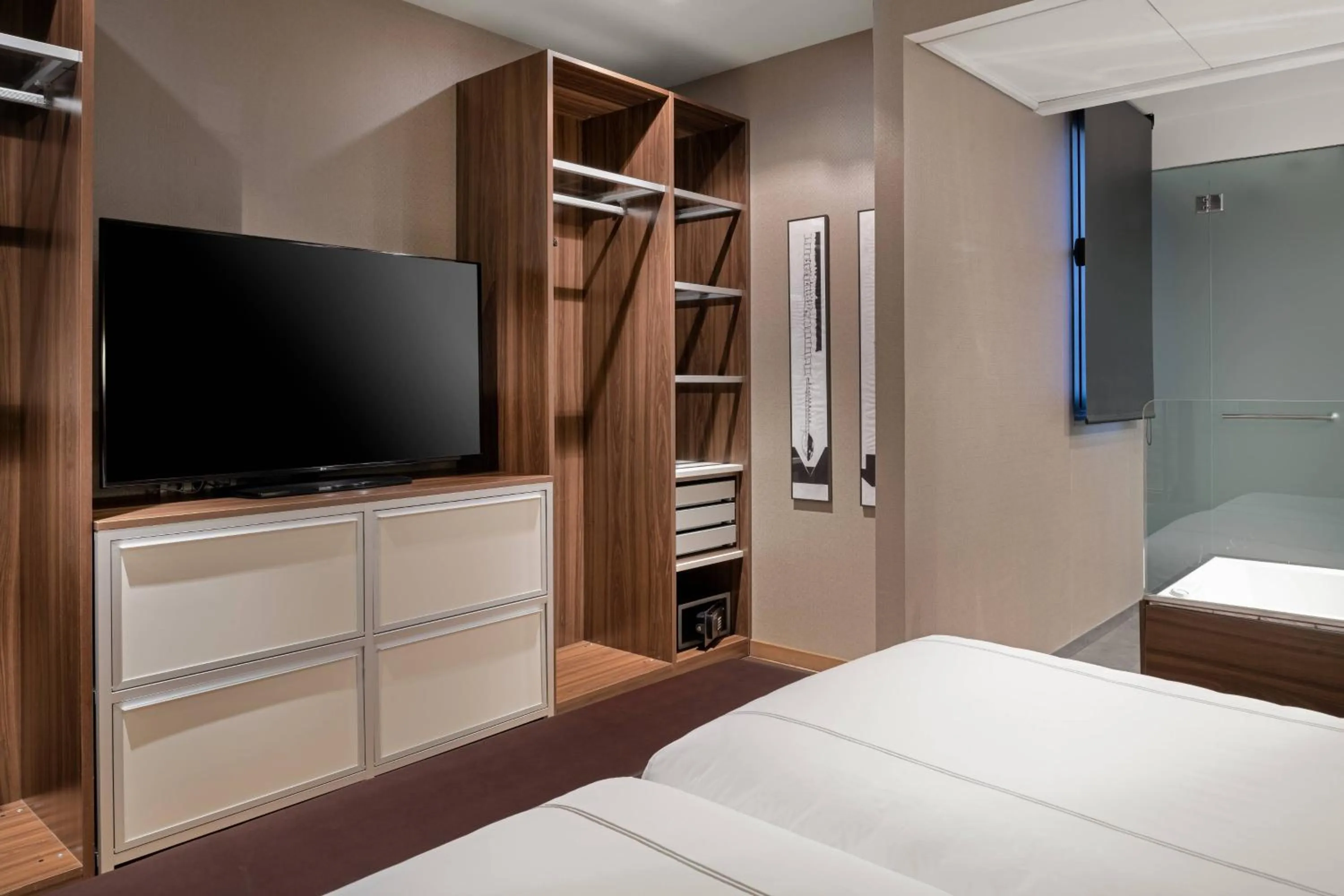 Bedroom, Bed in Hotel AC Baqueira Ski Resort, Autograph Collection