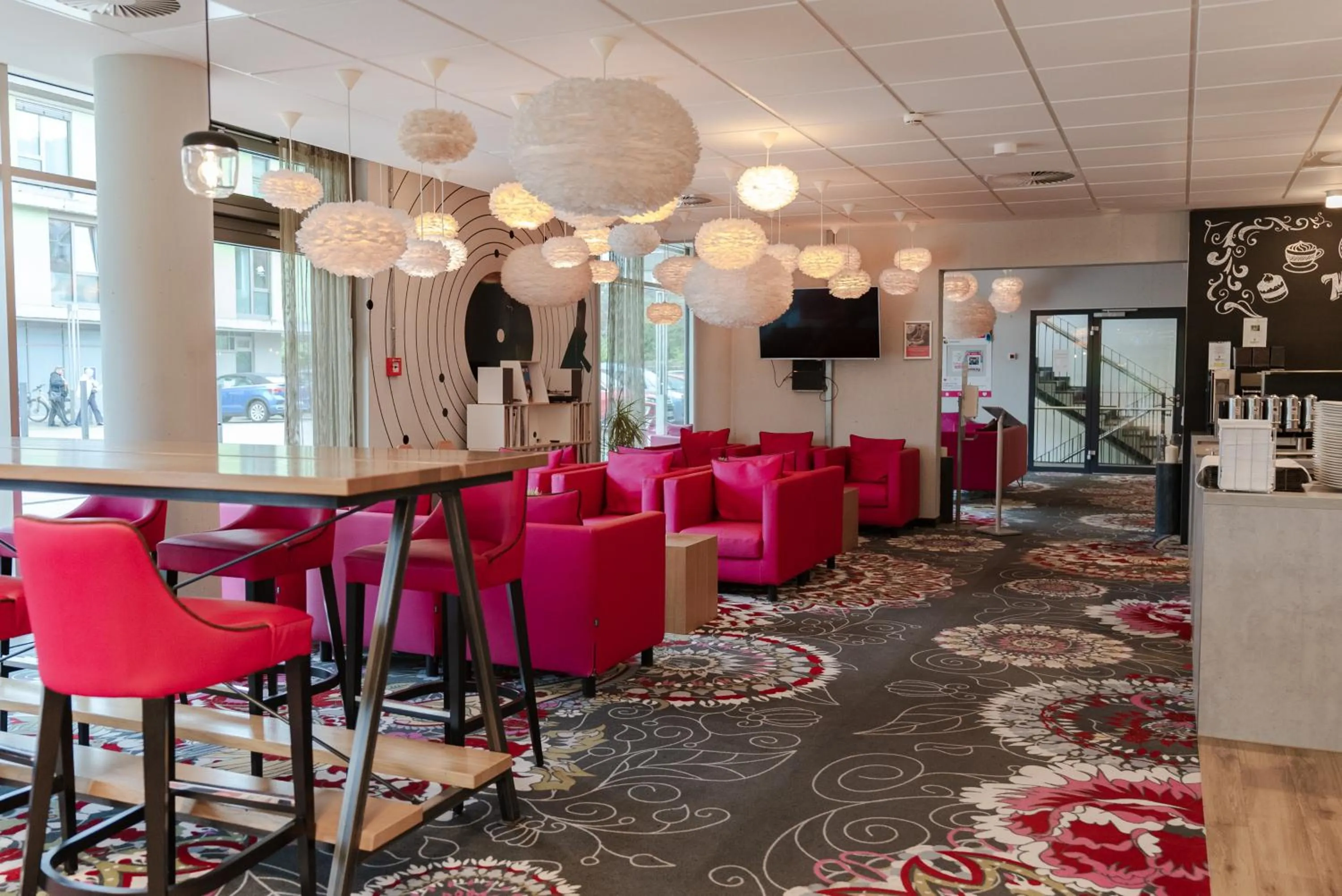 Lounge or bar in qubixx stadtmittehotel