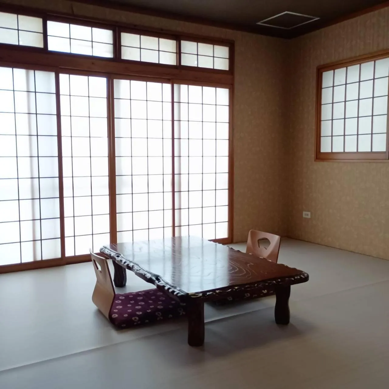 Sunrise Hotel Okinawa-どこか懐かしいレトロ宿軽朝食付