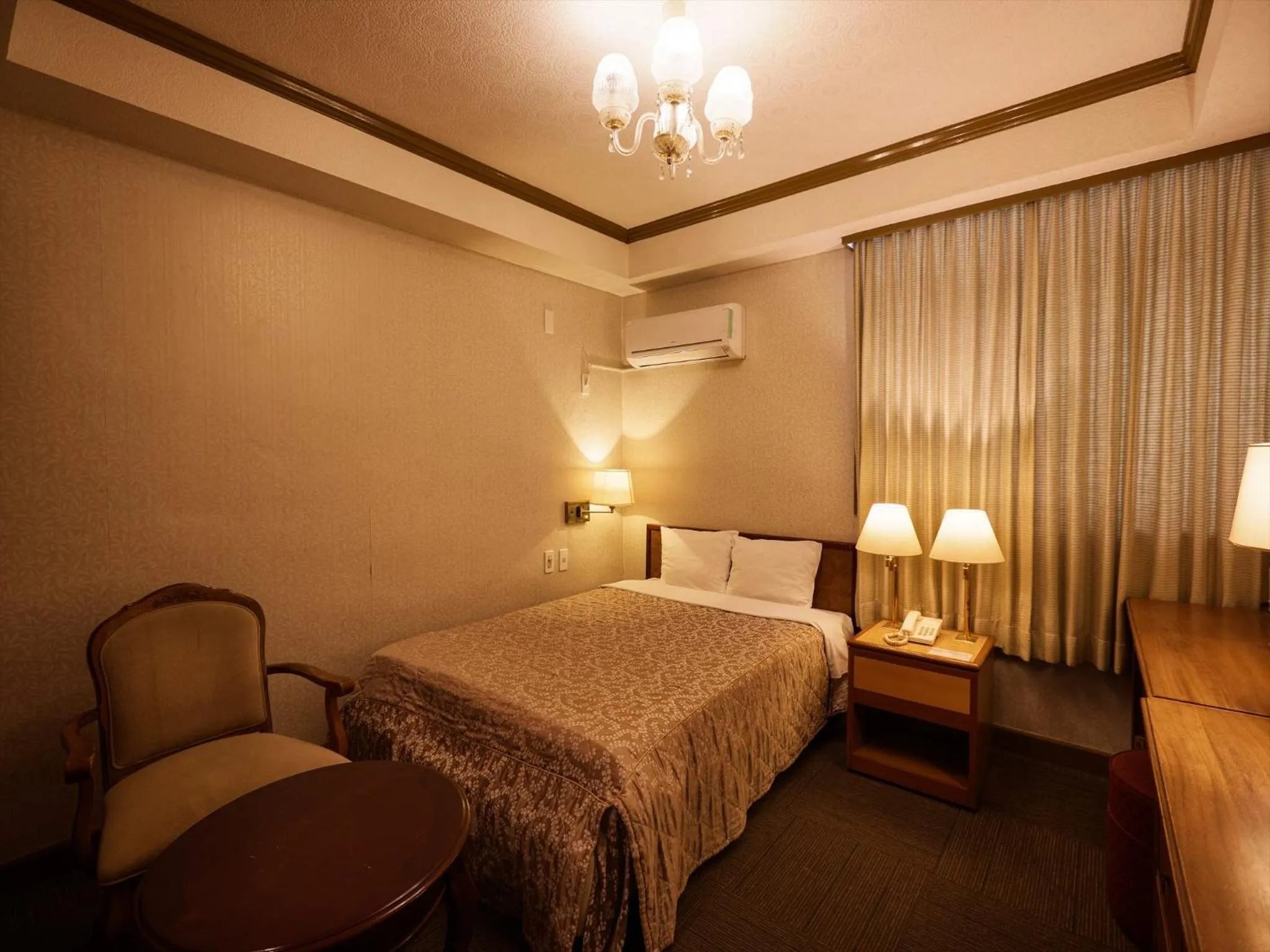 Bedroom, Bed in Sunrise Hotel Okinawa-どこか懐かしいレトロ宿軽朝食付