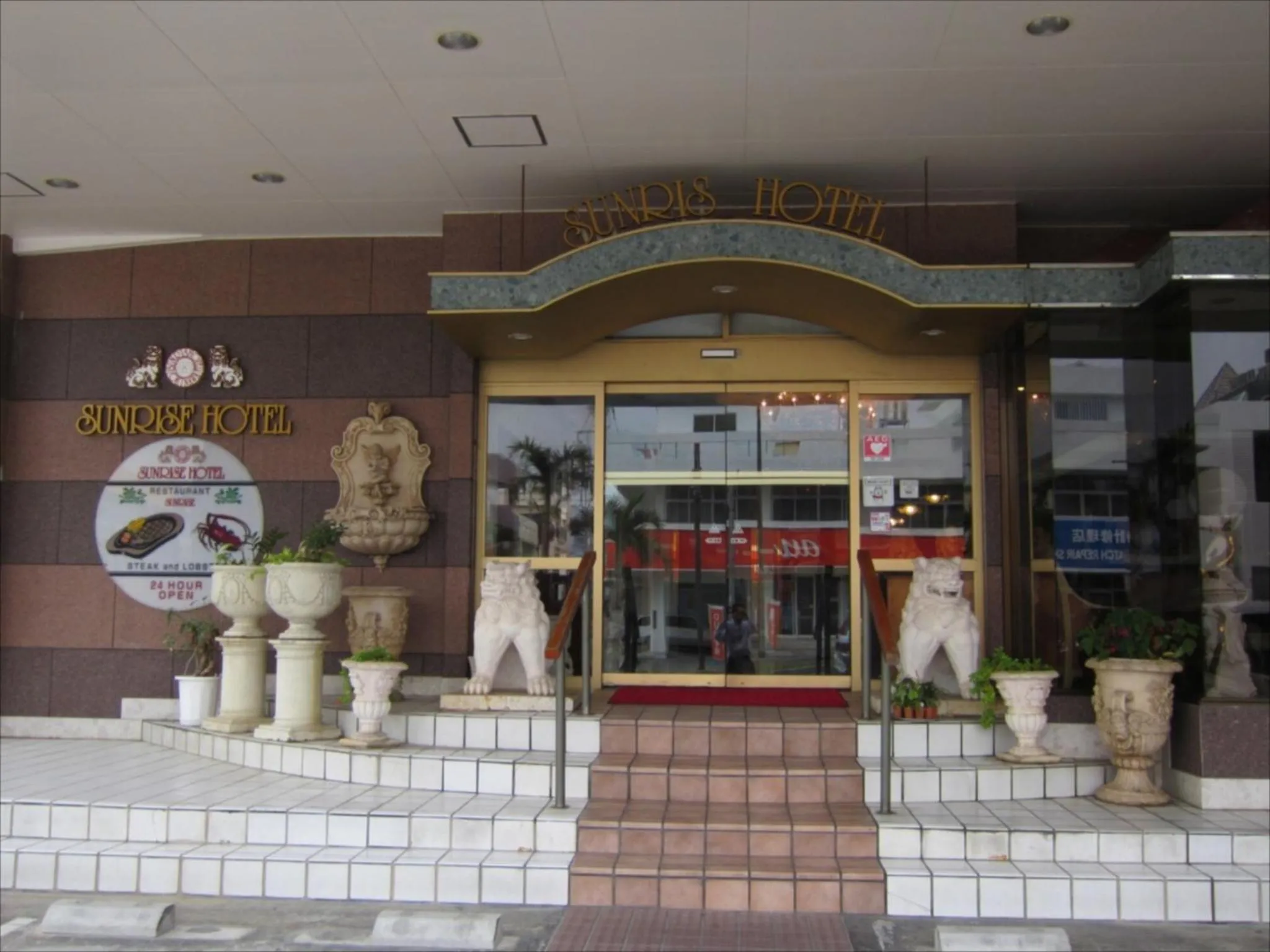 Facade/entrance in Sunrise Hotel Okinawa-どこか懐かしいレトロ宿軽朝食付