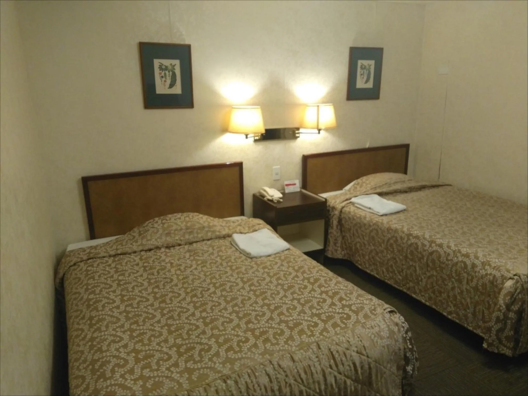 Bedroom, Bed in Sunrise Hotel Okinawa-どこか懐かしいレトロ宿軽朝食付