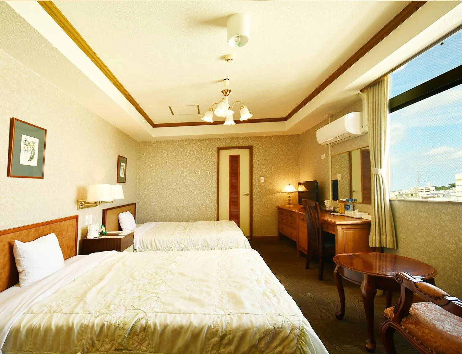 Bed in Sunrise Hotel Okinawa-どこか懐かしいレトロ宿軽朝食付