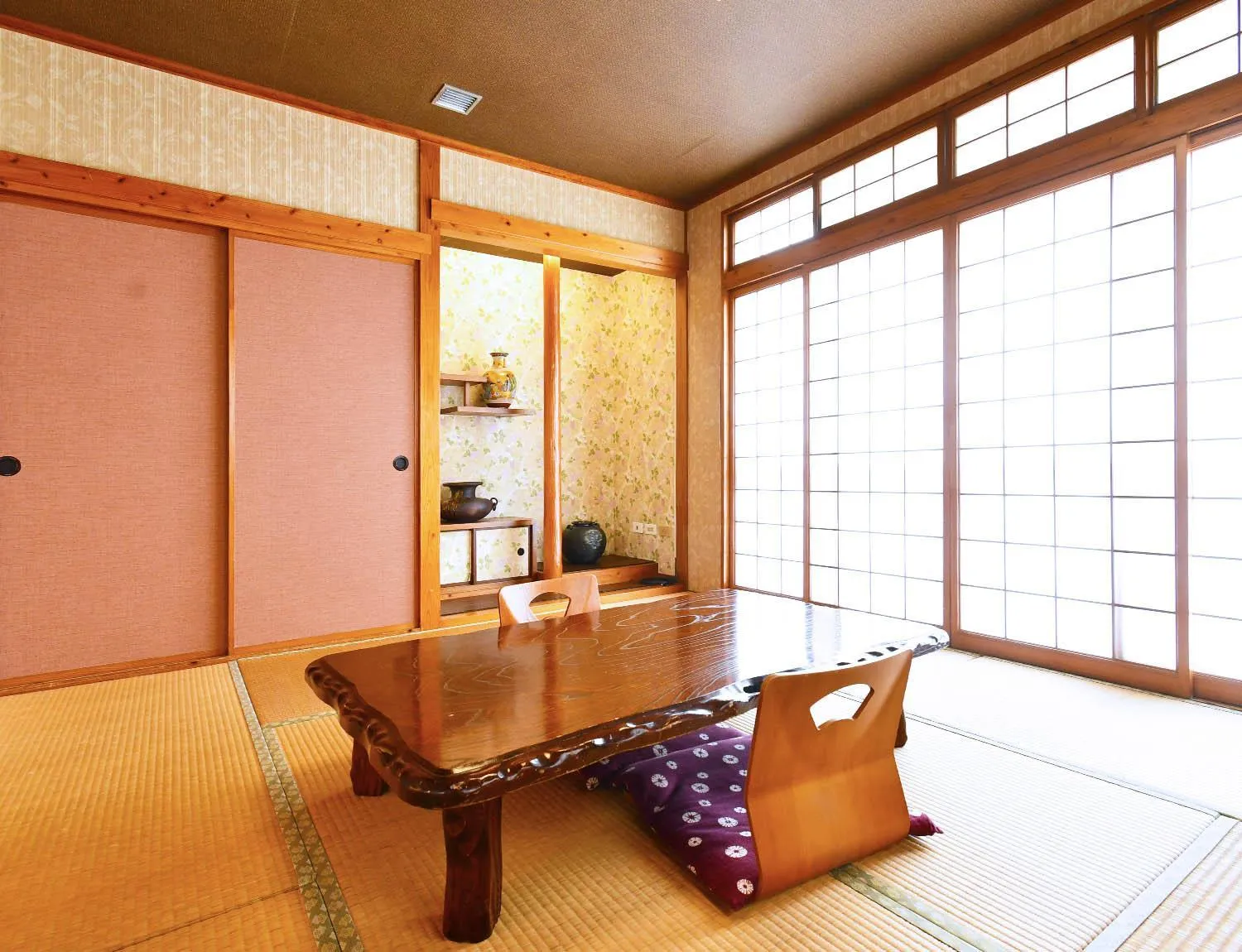 Sunrise Hotel Okinawa-どこか懐かしいレトロ宿軽朝食付