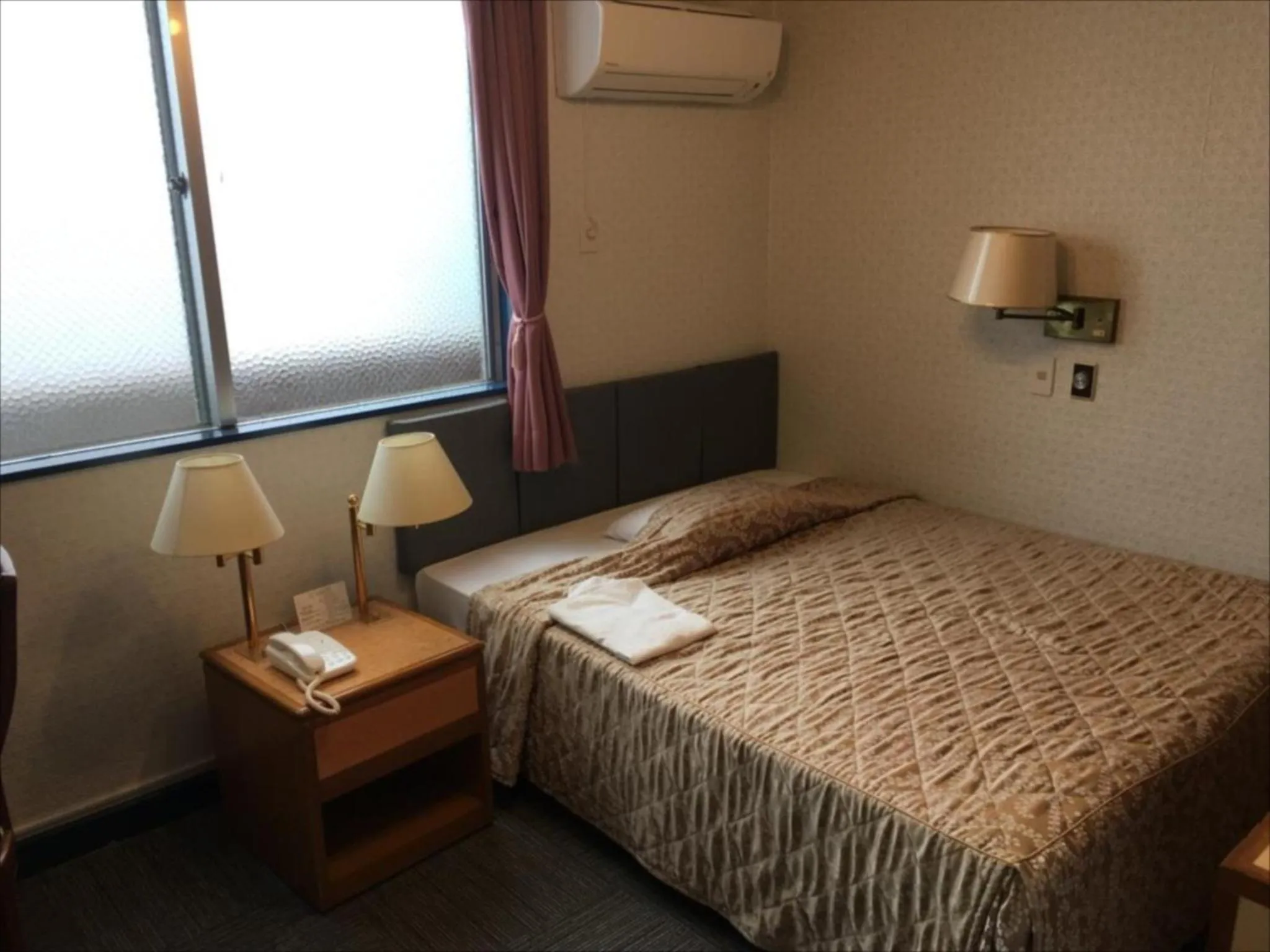 Bedroom, Bed in Sunrise Hotel Okinawa-どこか懐かしいレトロ宿軽朝食付
