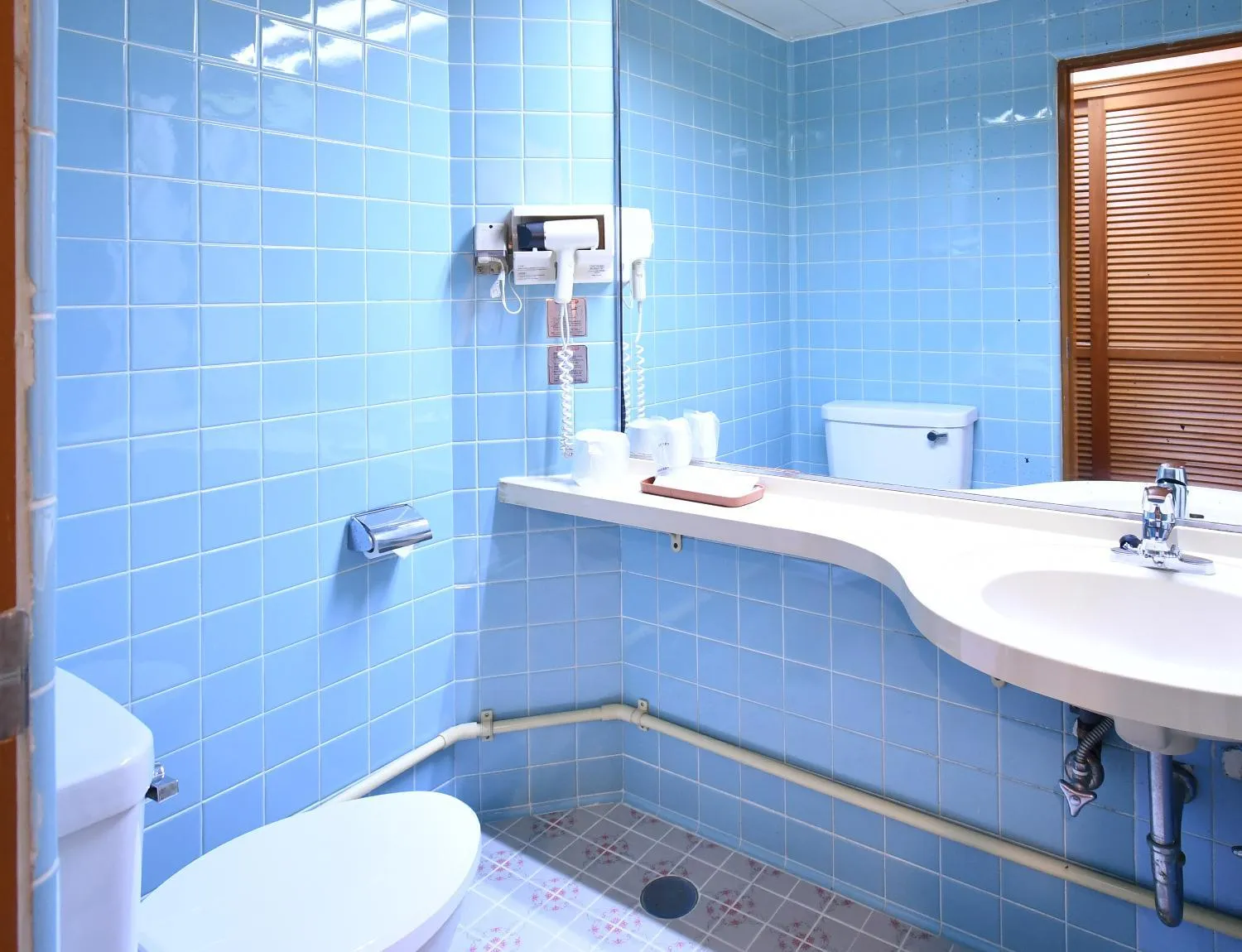 Sunrise Hotel Okinawa-どこか懐かしいレトロ宿軽朝食付