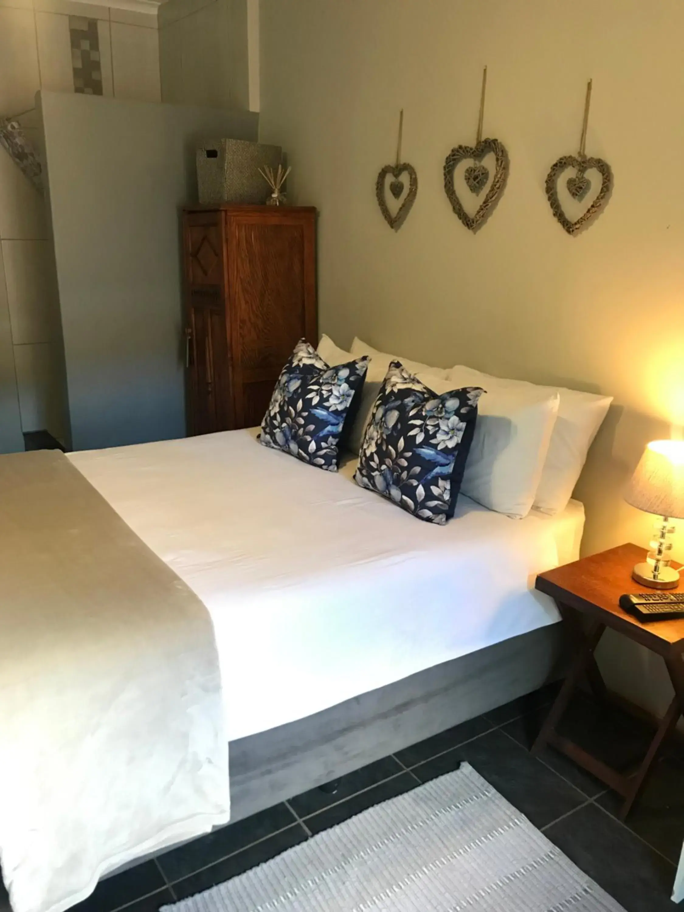 Standard Double Room with Fan - single occupancy in 28 La Rochelle Standard Double Room with Fan - single occupancy in 28 La Rochelle