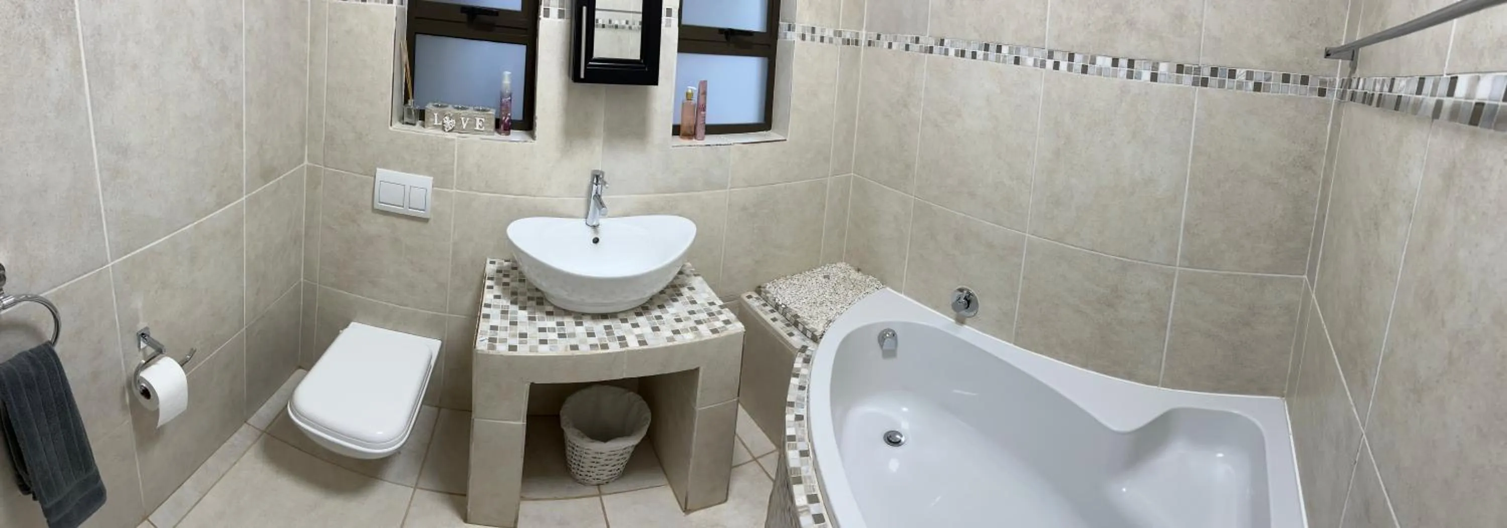 Toilet in 28 La Rochelle