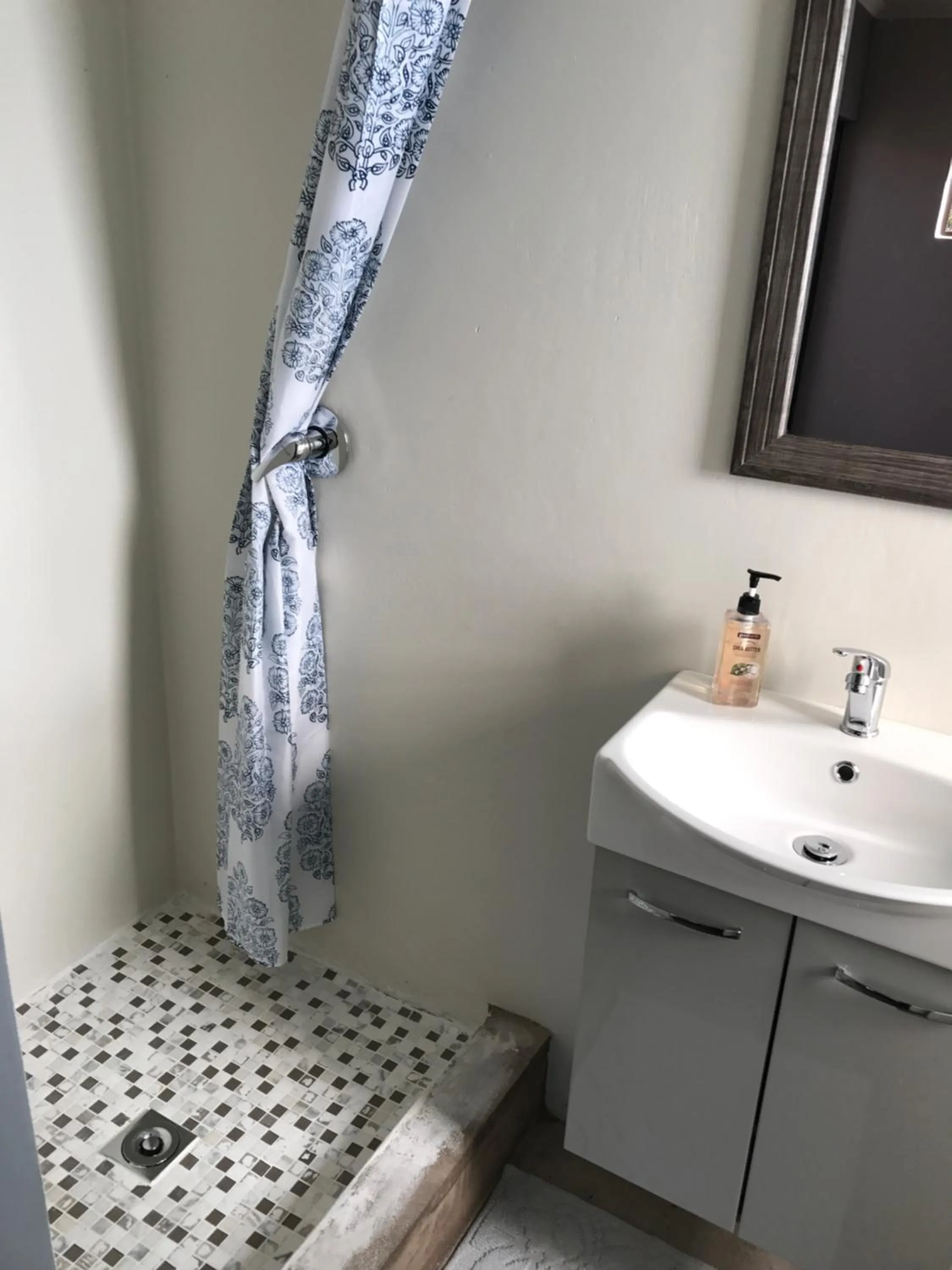 Shower in 28 La Rochelle