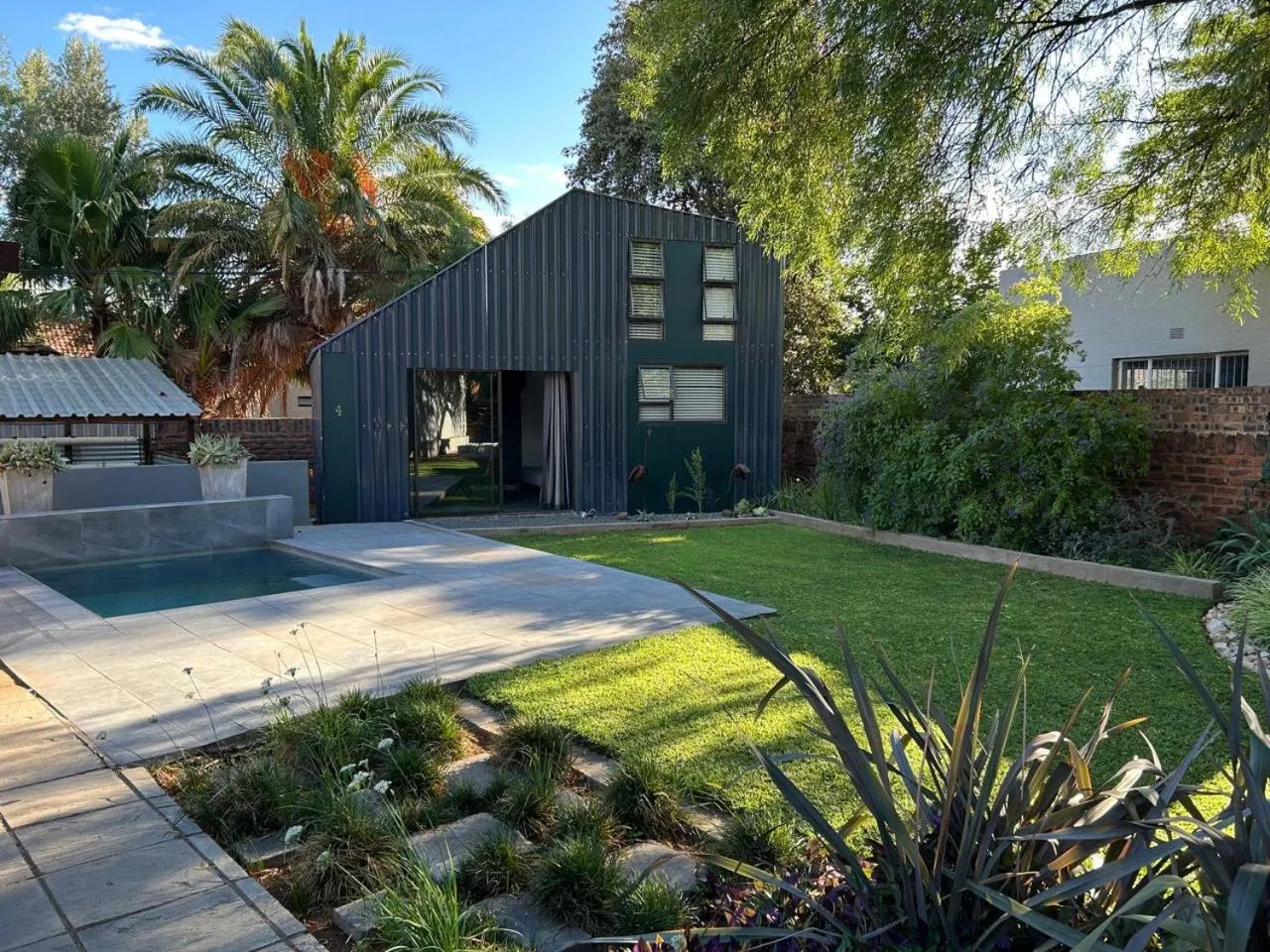 Property building in 28 La Rochelle