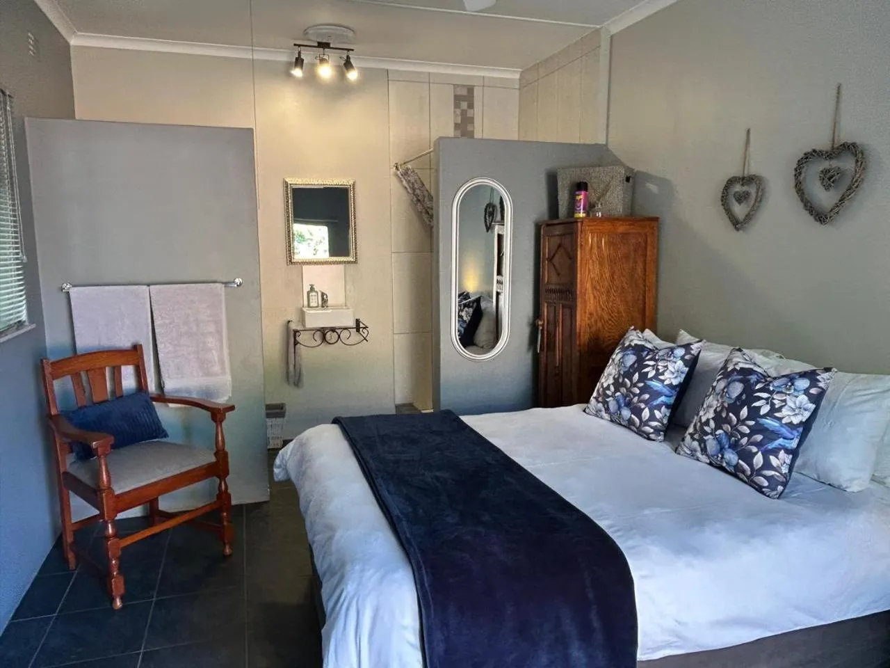 Bed in 28 La Rochelle