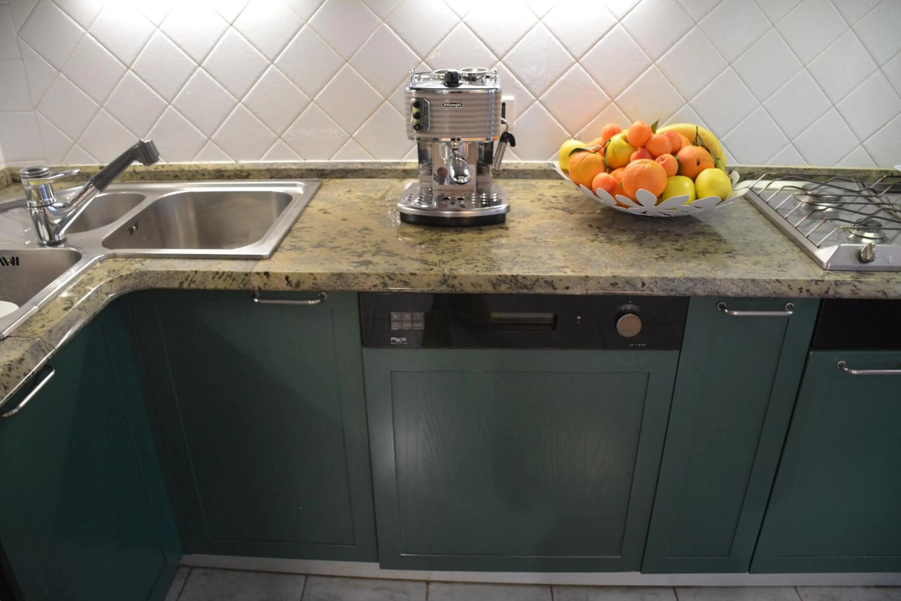 Communal kitchen in Giardini e Mare