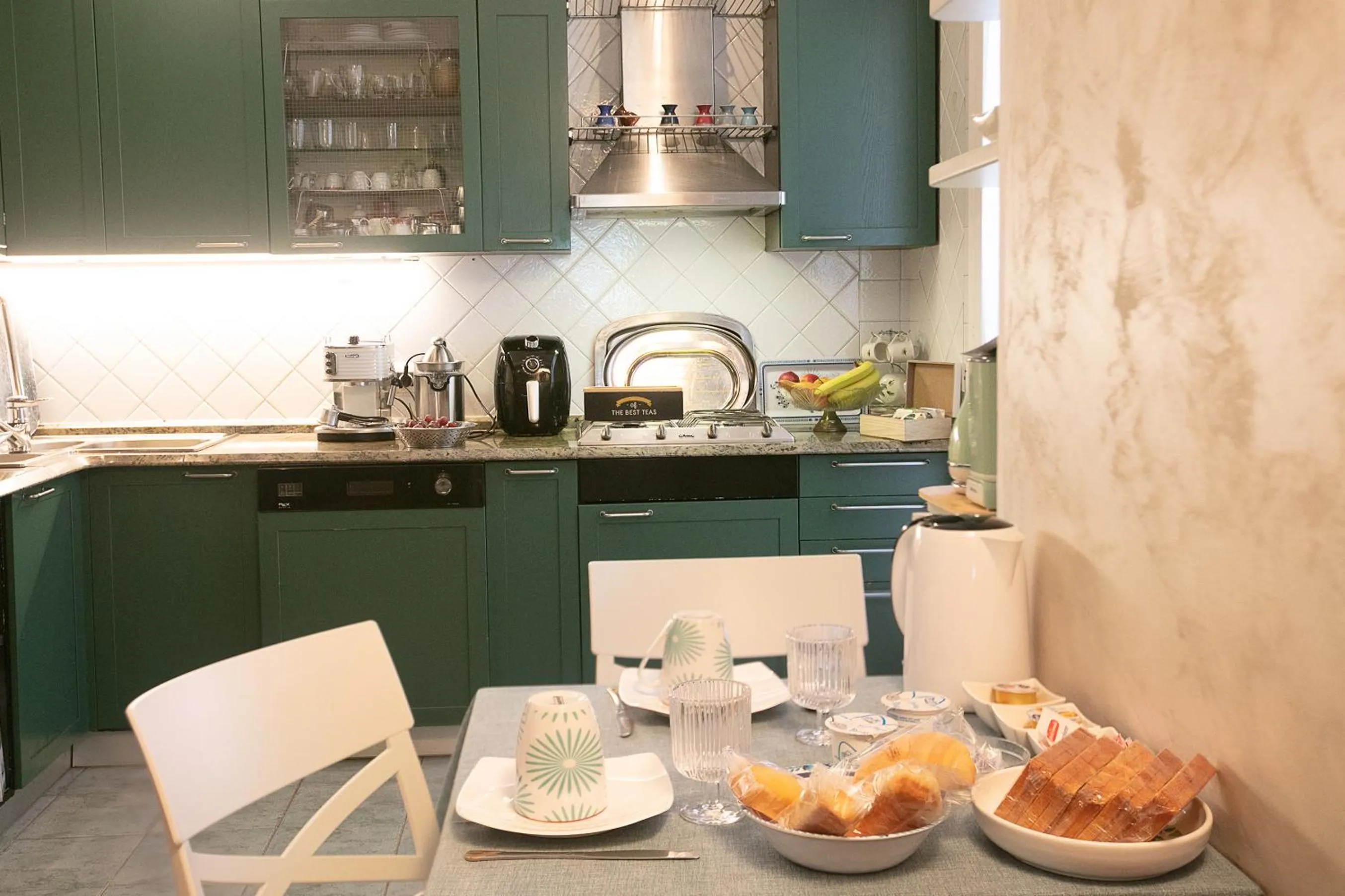 Food and drinks in Giardini e Mare