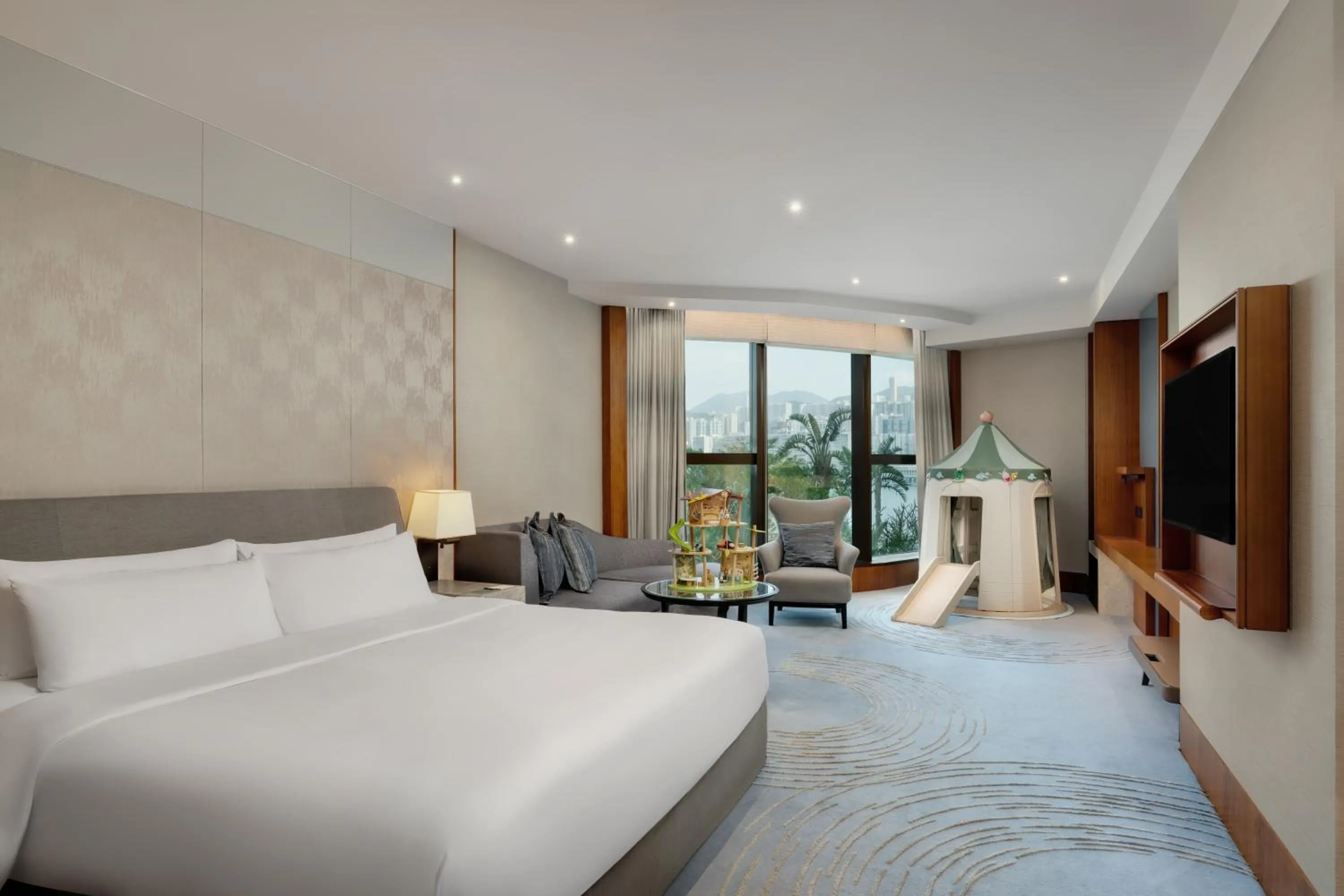 Bed in Kerry Hotel Hong Kong by Shangri-la