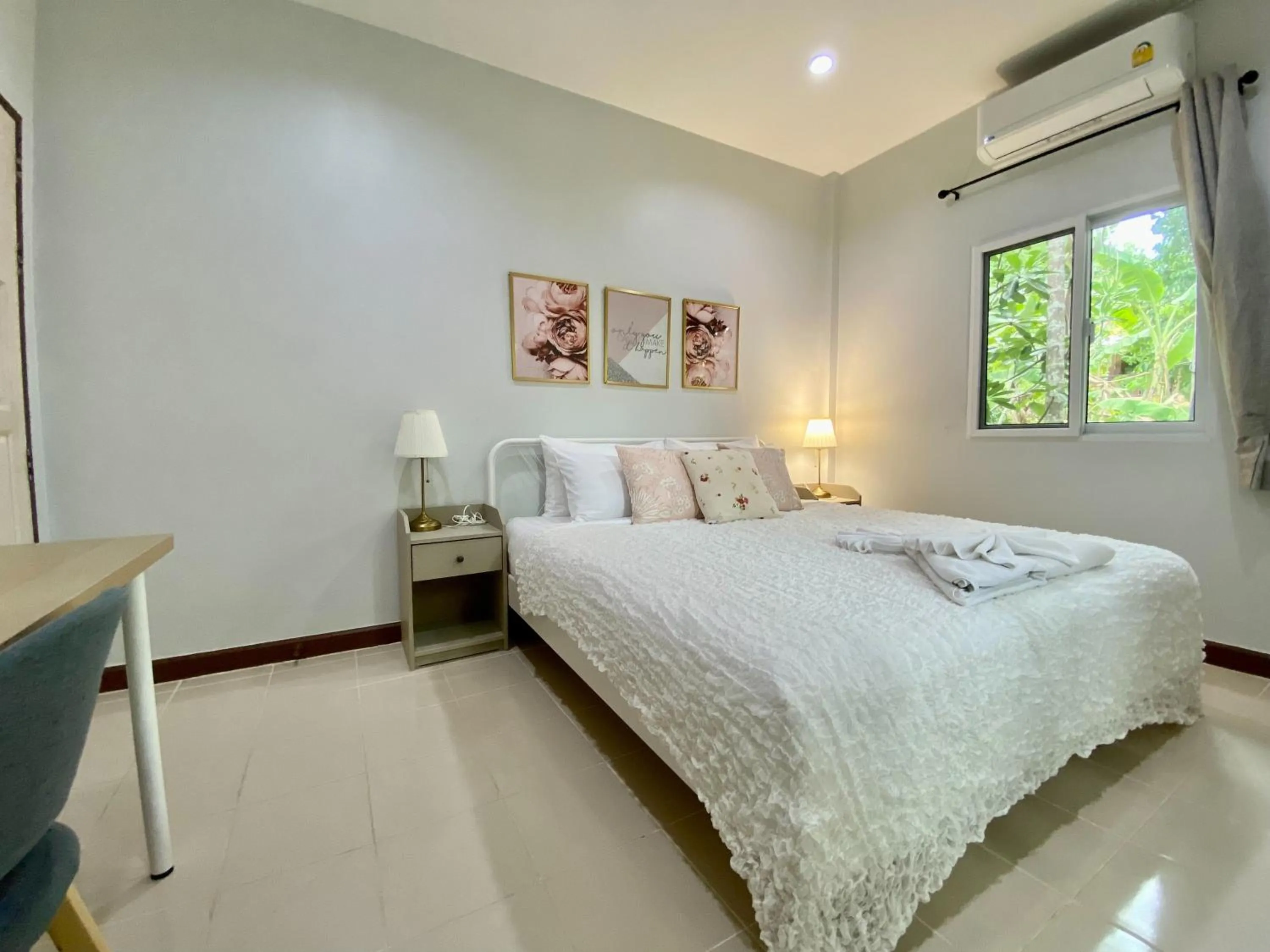 Bed in Baan Patcharintorn Samui