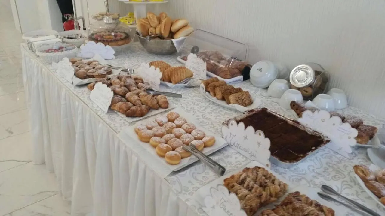 Buffet breakfast in Hotel Paladini