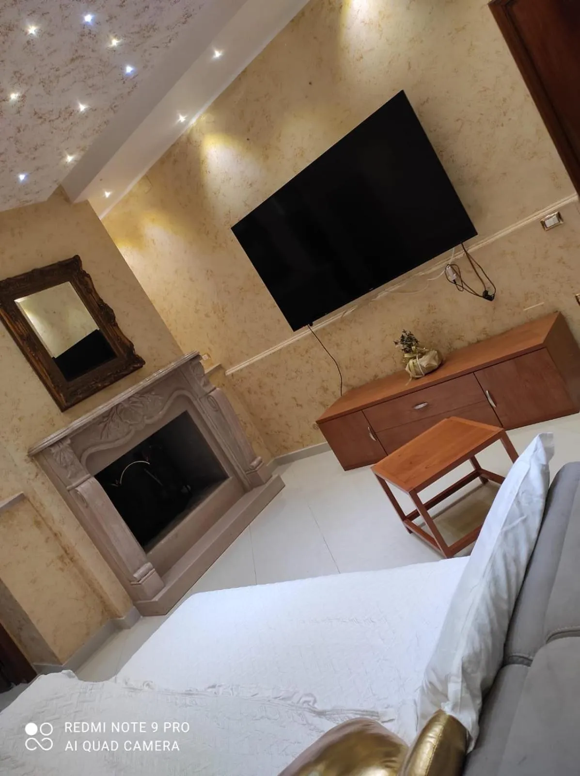 Communal lounge/ TV room, Bed in Hotel Paladini