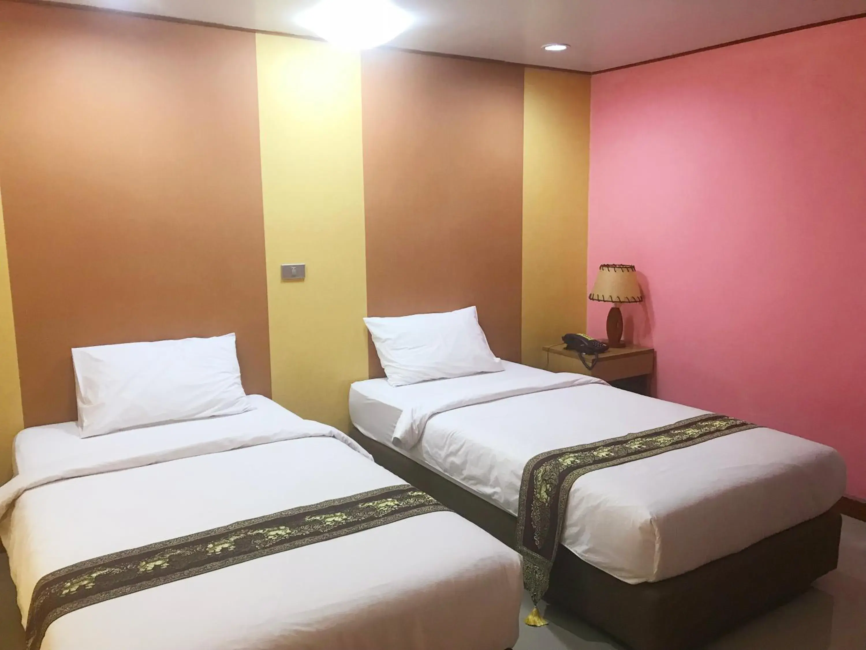 Superior Twin Room in Toh Buk Seng Ayutthaya Hotel Superior Twin Room in Toh Buk Seng Ayutthaya Hotel
