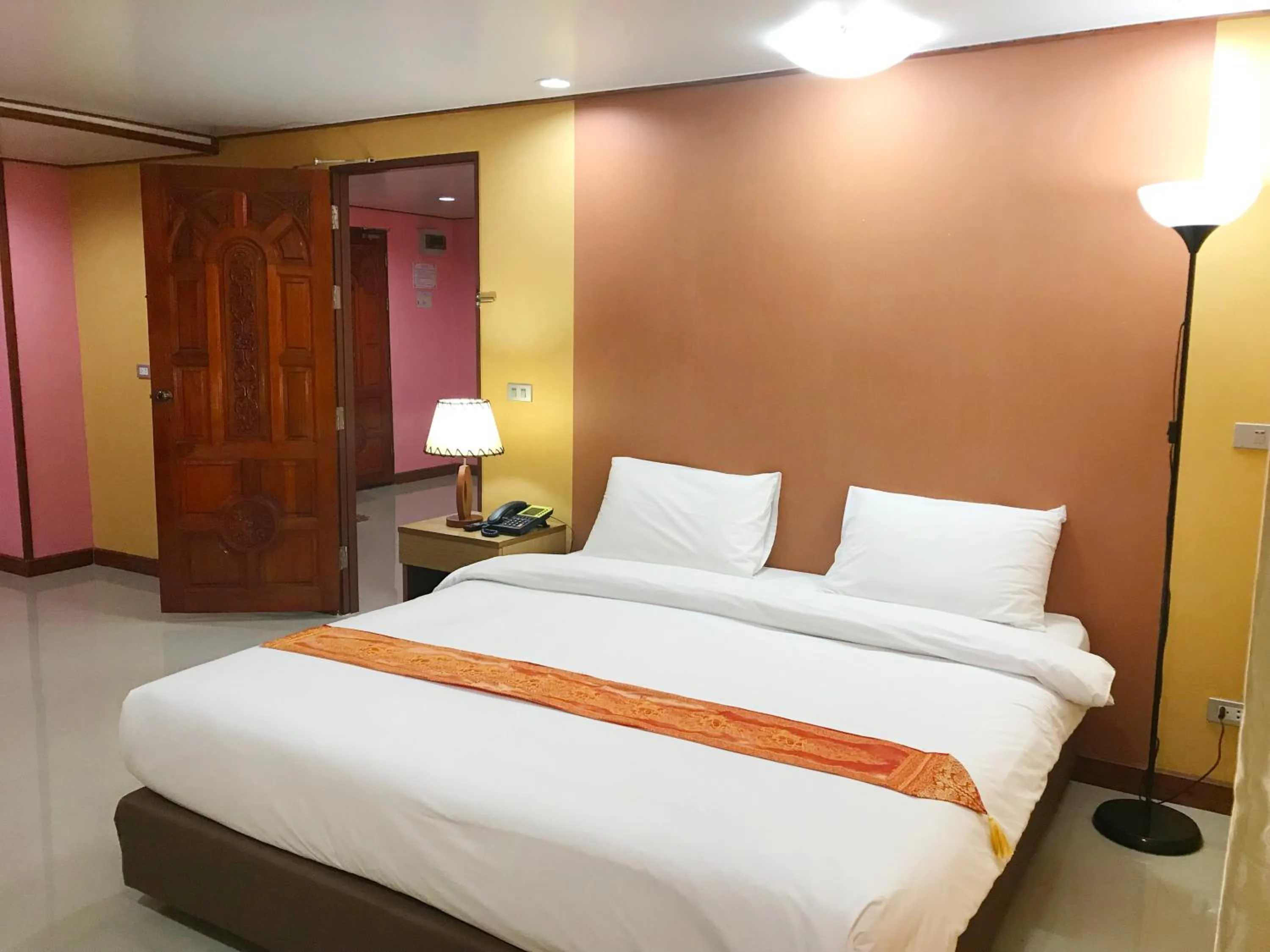 Bed in Toh Buk Seng Ayutthaya Hotel