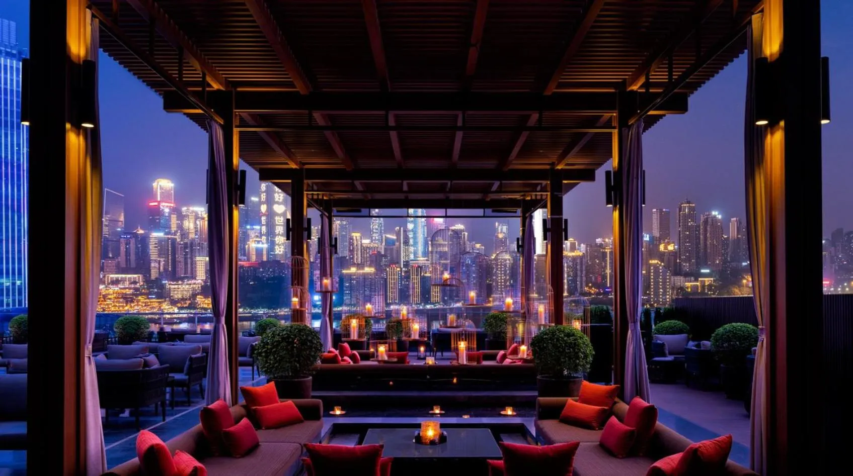 Lounge or bar in Regent Chongqing - Complimentary 1st round mini bar daily
