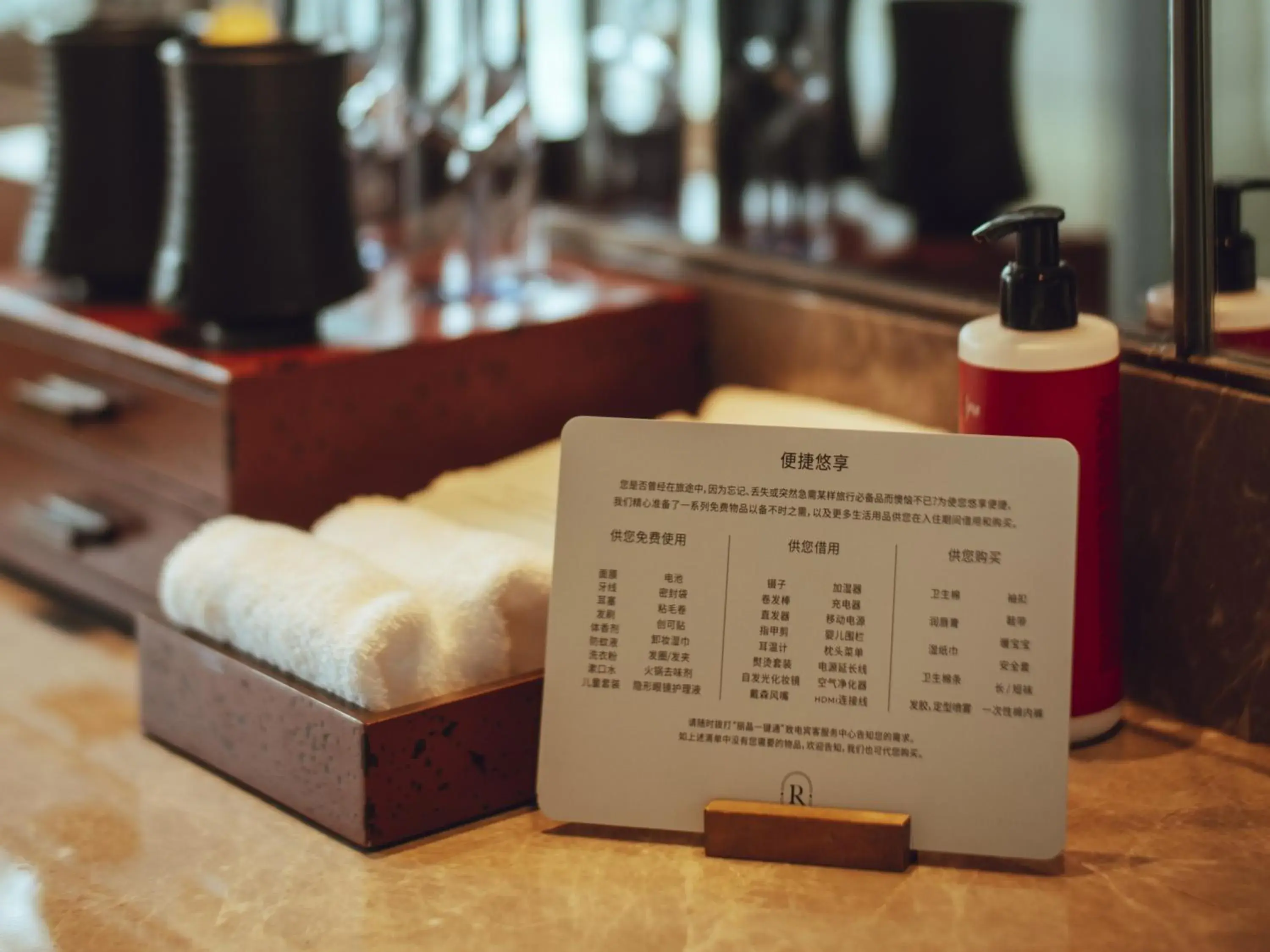 One-Bedroom Suite with Dining Area - Smoking in Regent Chongqing - Complimentary 1st round mini bar daily One-Bedroom Suite with Dining Area - Smoking in Regent Chongqing - Complimentary 1st round mini bar daily