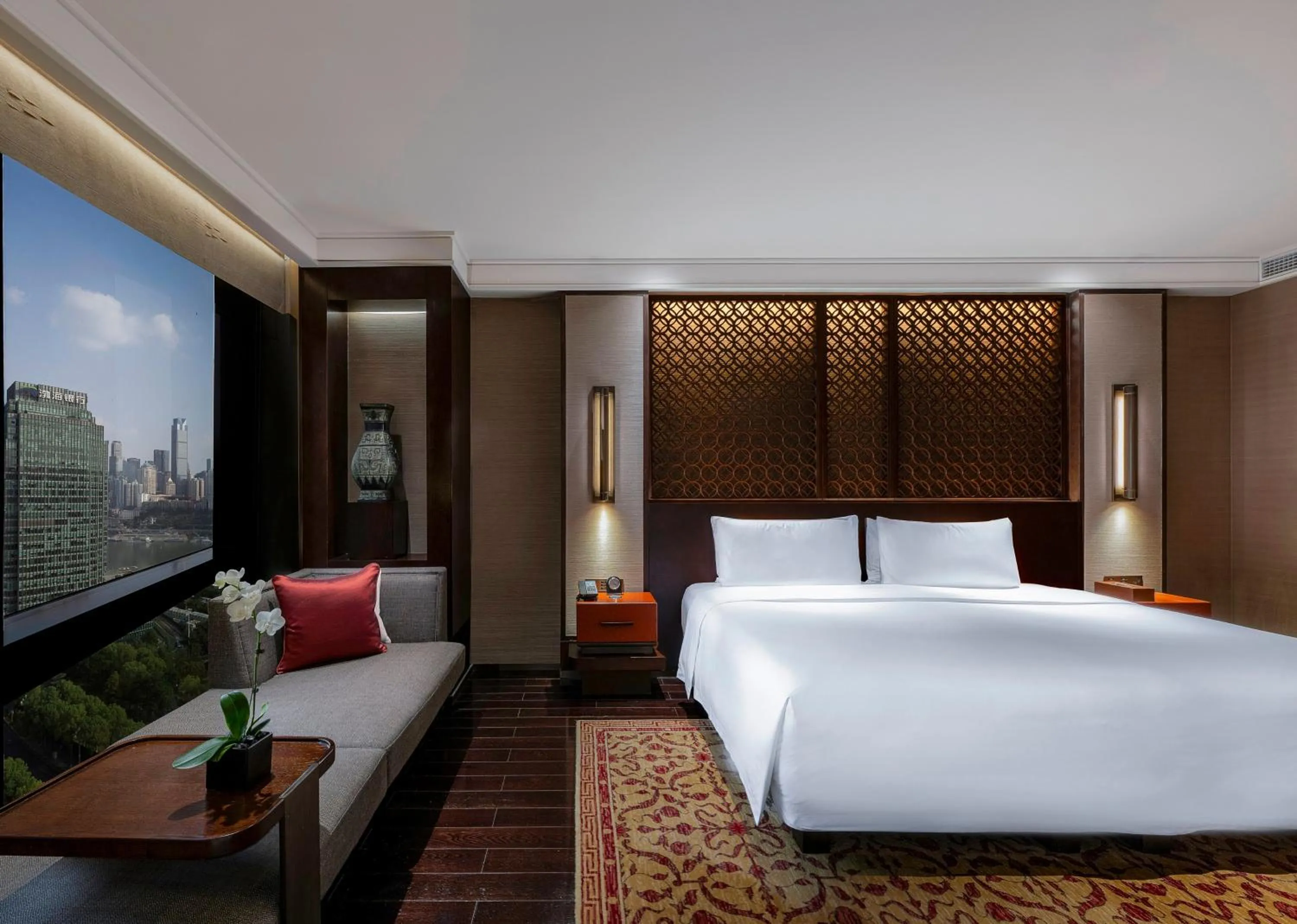 Photo of the whole room, Bed in Regent Chongqing - Complimentary 1st round mini bar daily