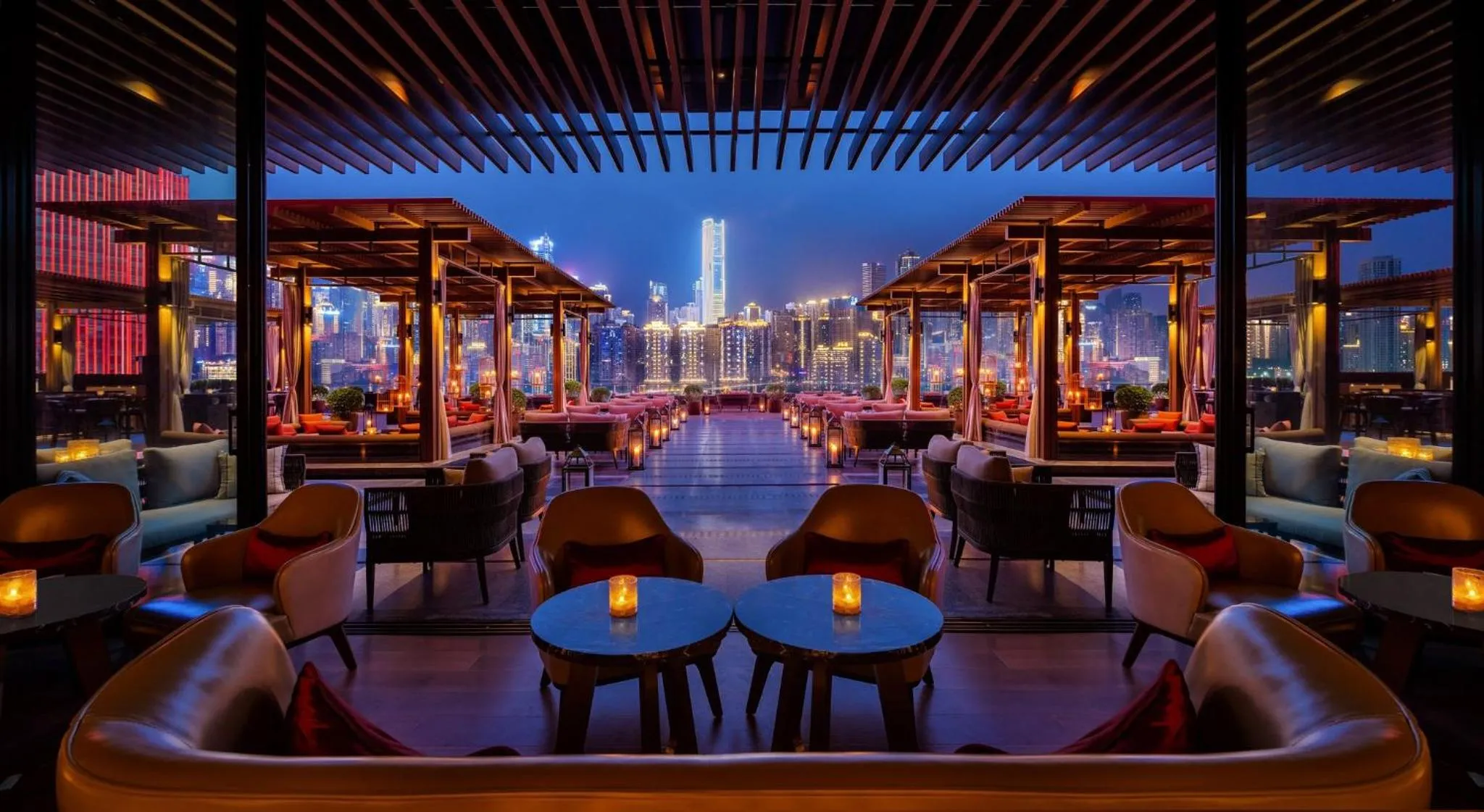 Lounge or bar in Regent Chongqing - Complimentary 1st round mini bar daily