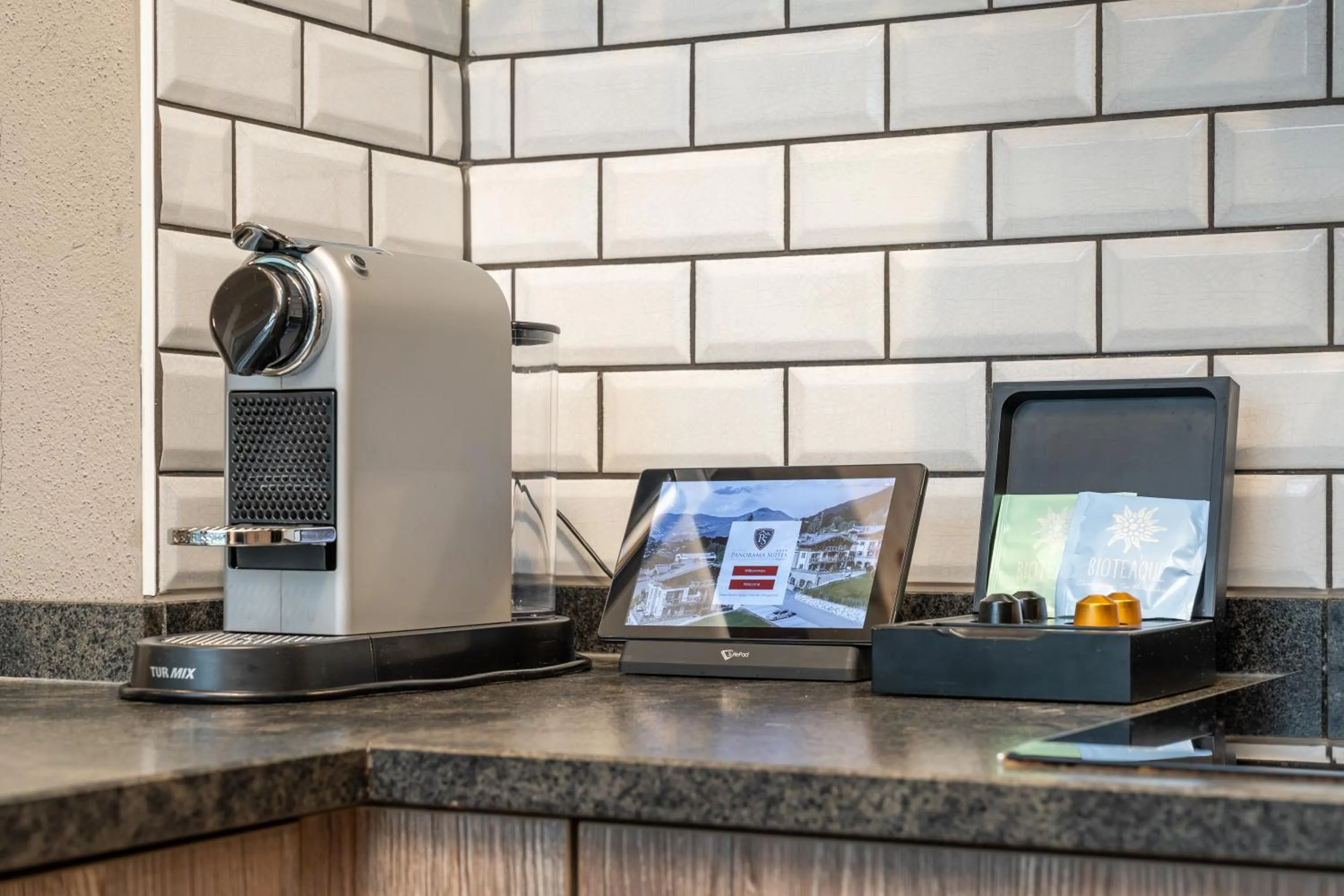 Coffee/tea facilities in AvenidA Panorama Suites