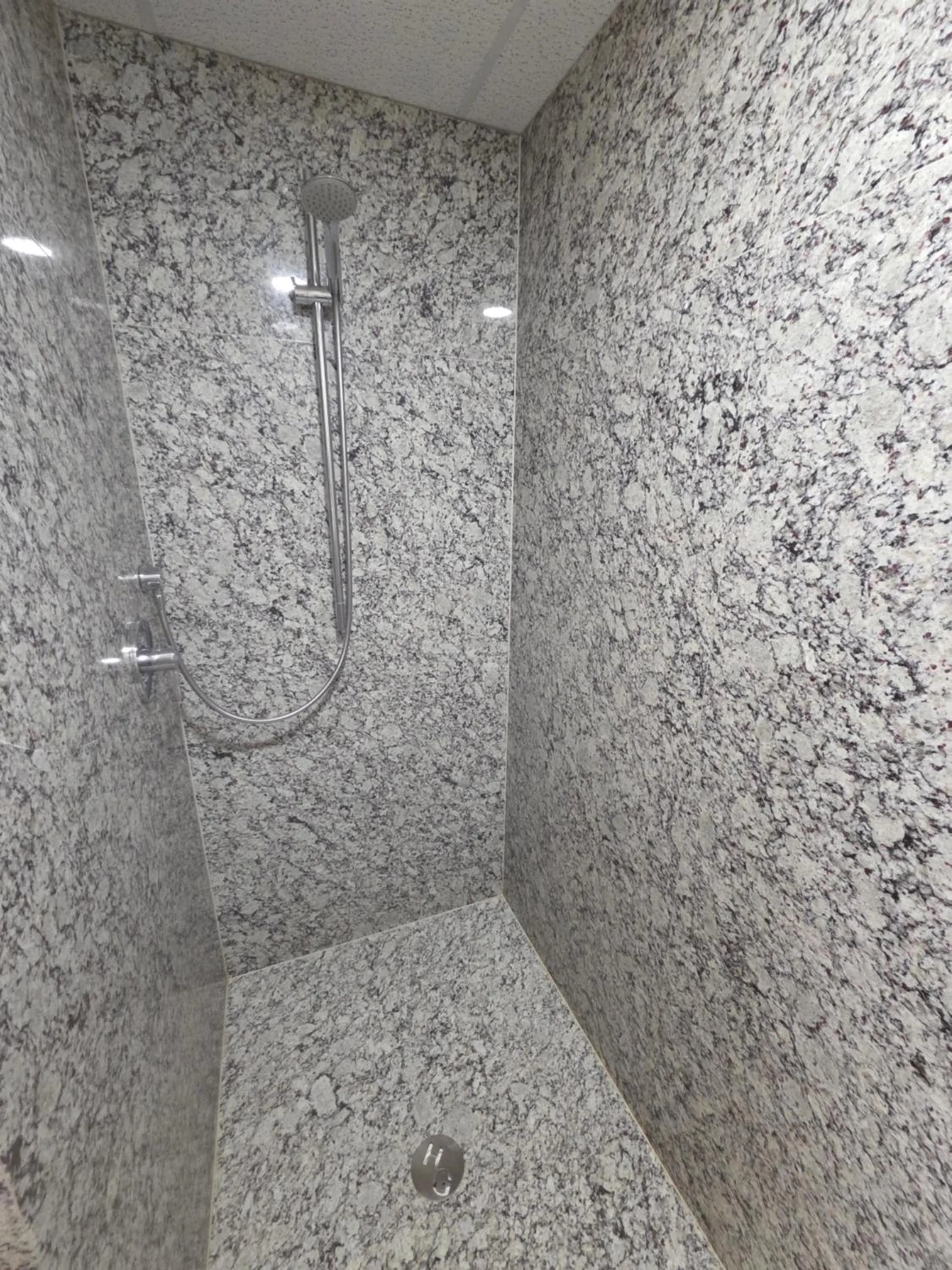 Shower in Helmers Gästehaus