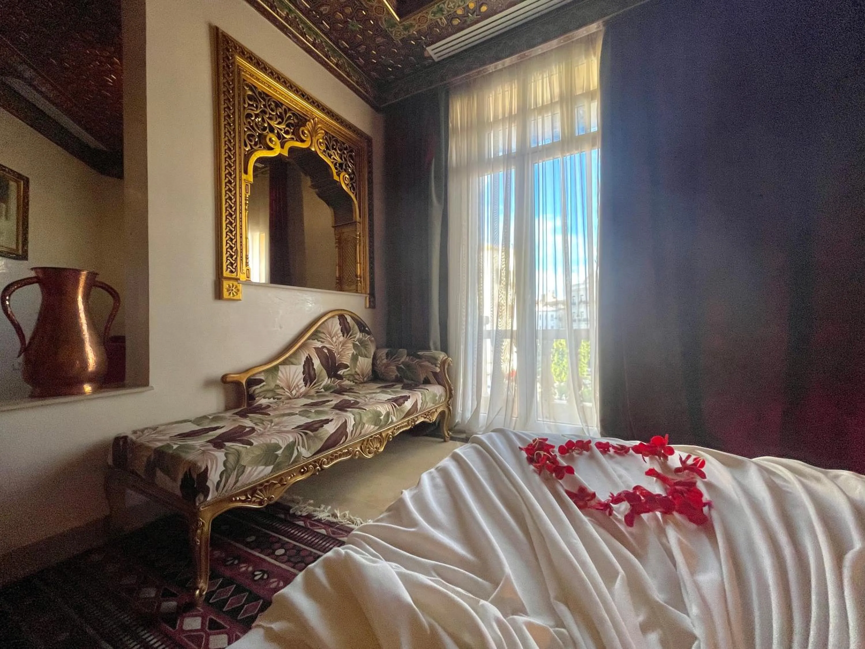 Seating area, Bed in Royal Victoria - Ex British Embassy