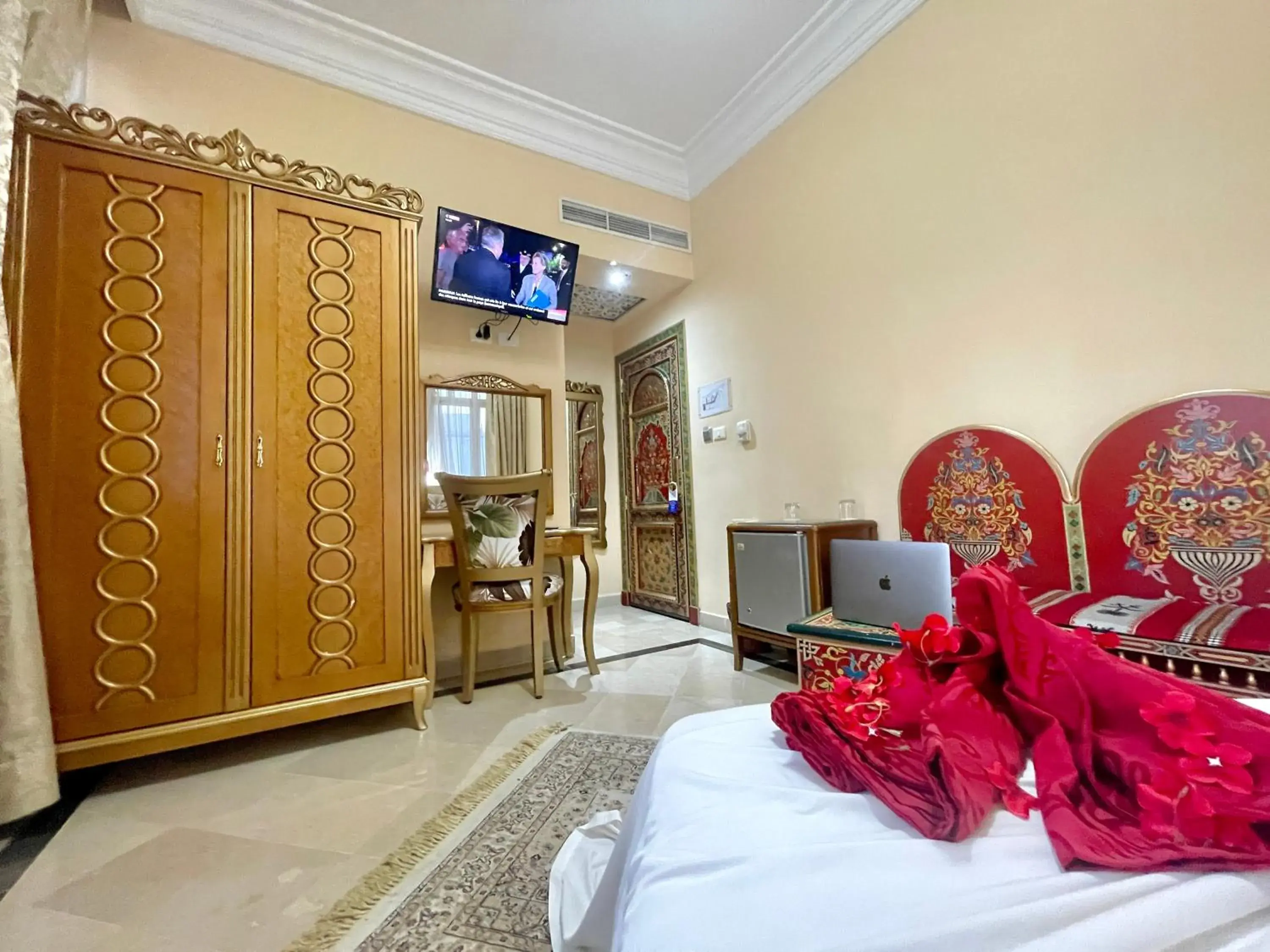 Double Room in Royal Victoria - Ex British Embassy Double Room in Royal Victoria - Ex British Embassy