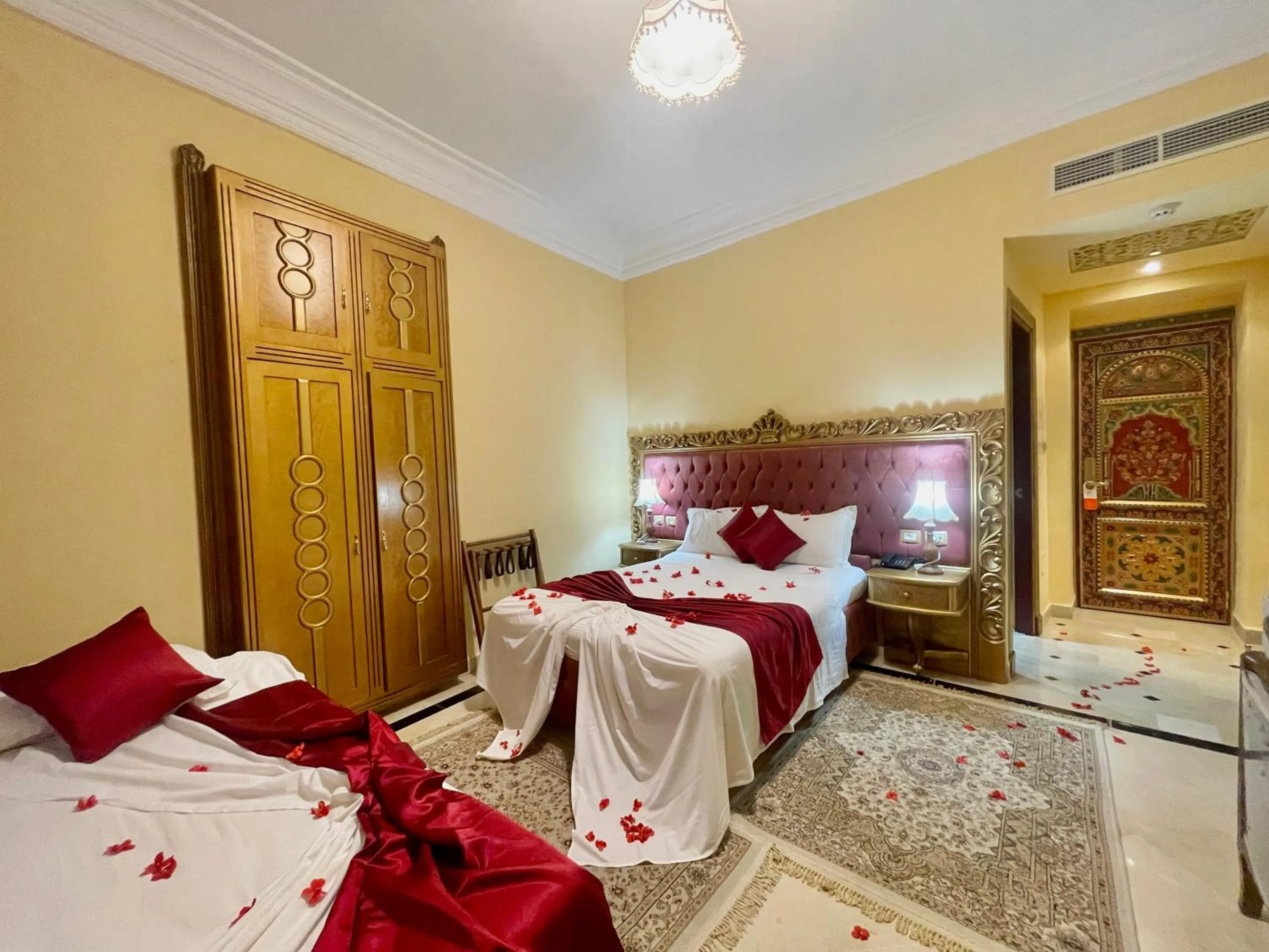 Bed in Royal Victoria - Ex British Embassy