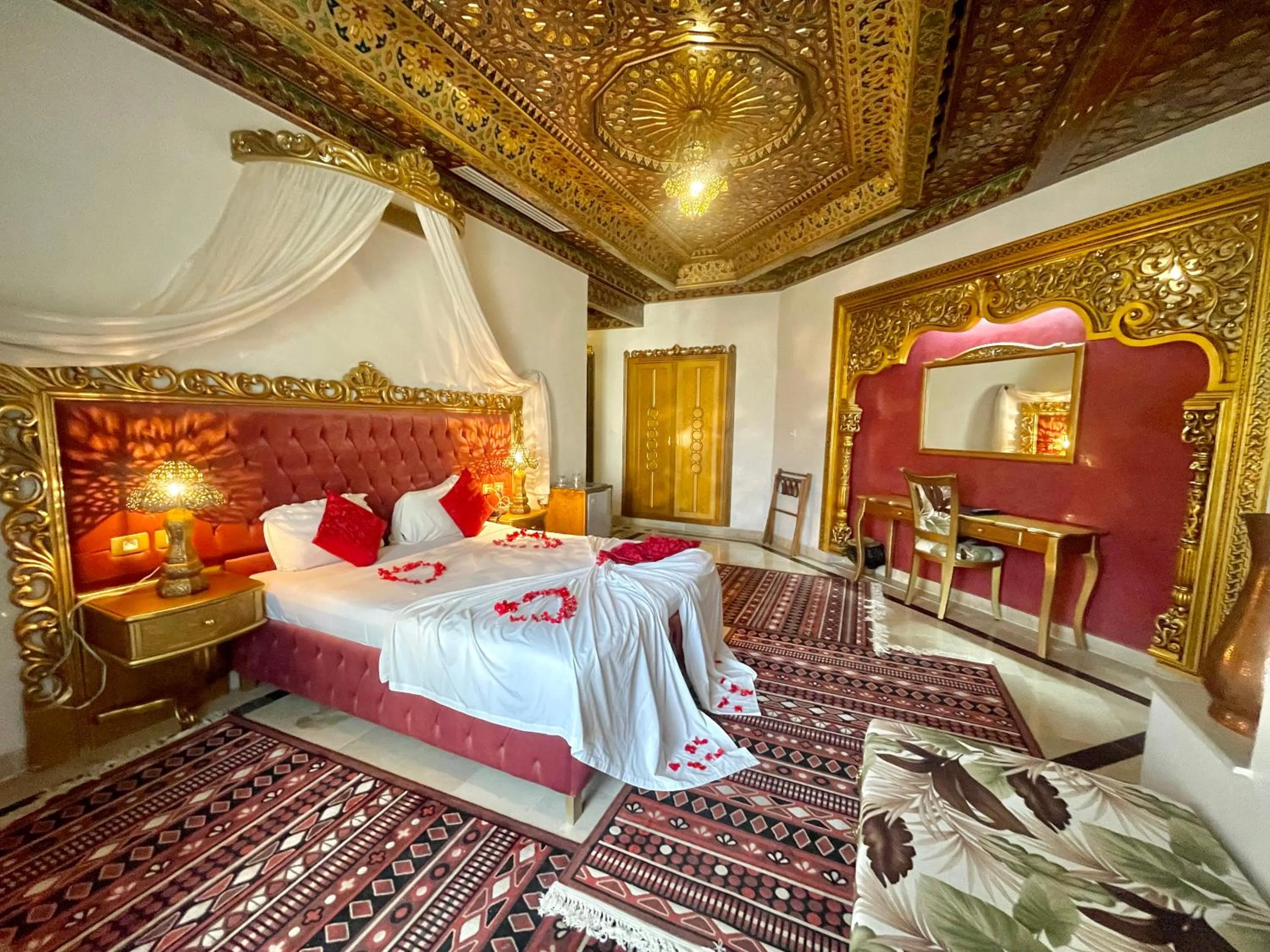 Bed in Royal Victoria - Ex British Embassy