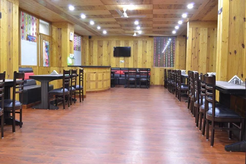 Restaurant/places to eat in Hotels Apple Nest