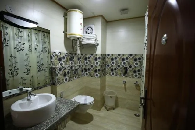 Shower in Hotels Apple Nest