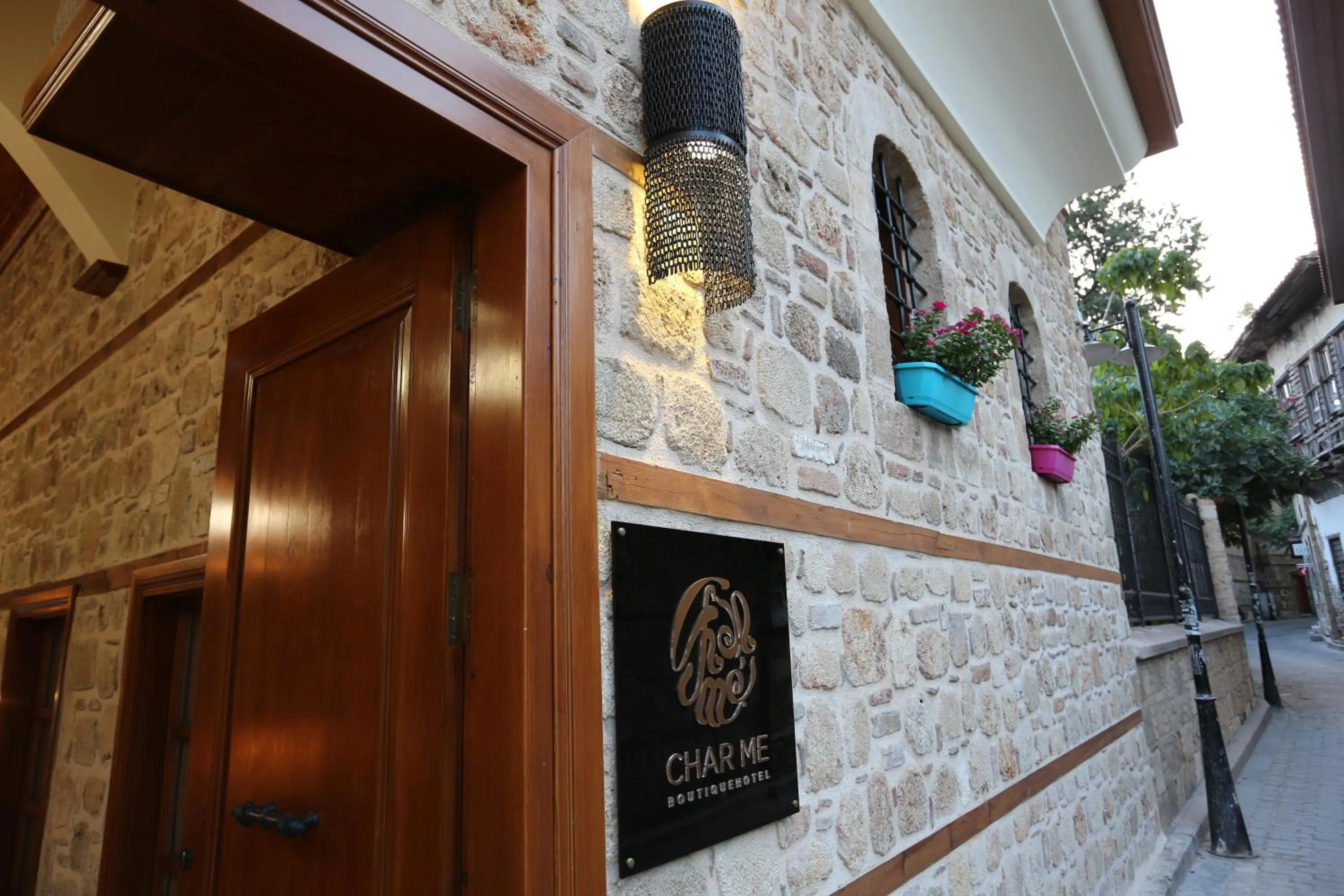 Facade/entrance in Char Me Hotel