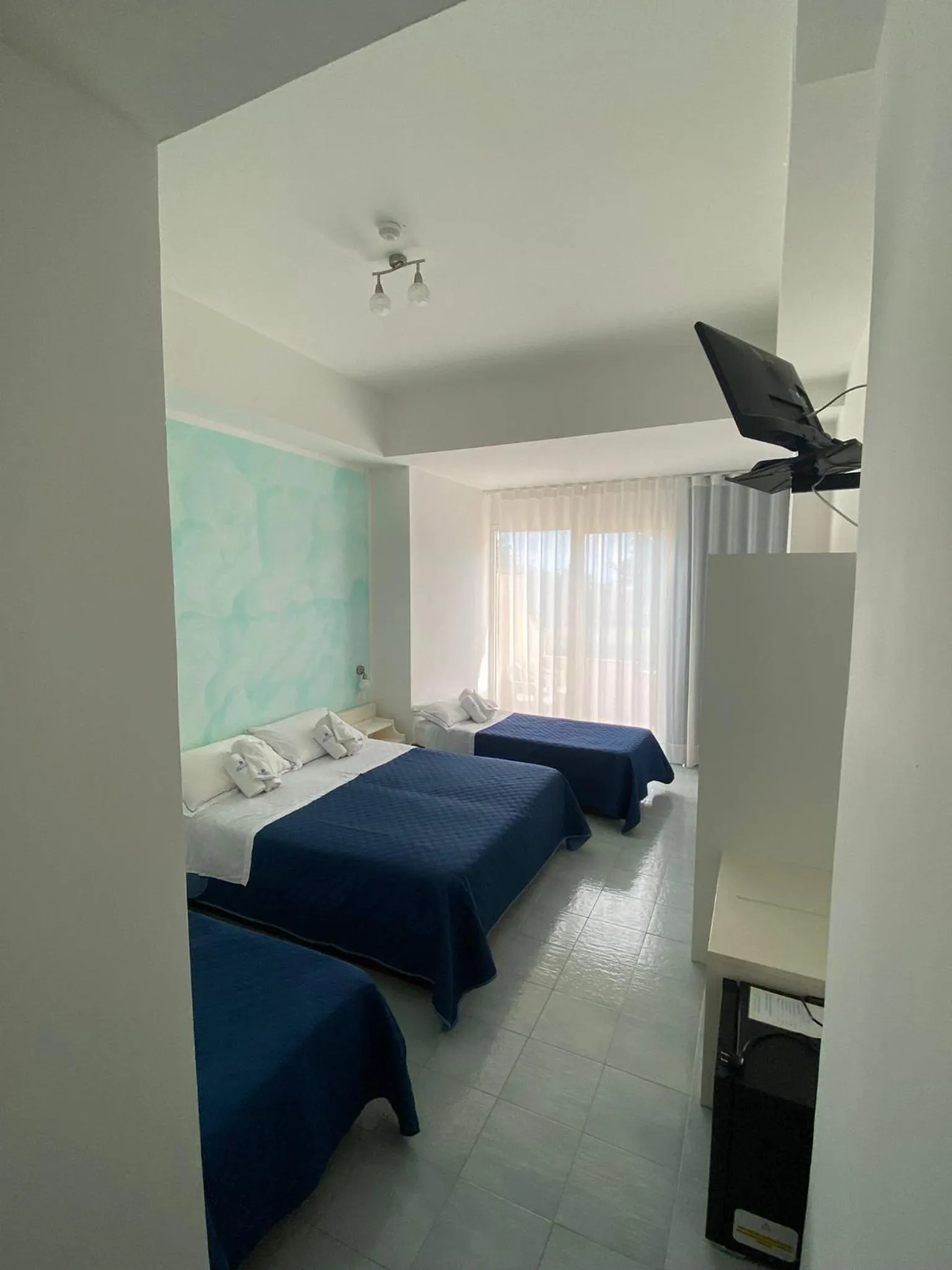 Photo of the whole room, Bed in Hotel America