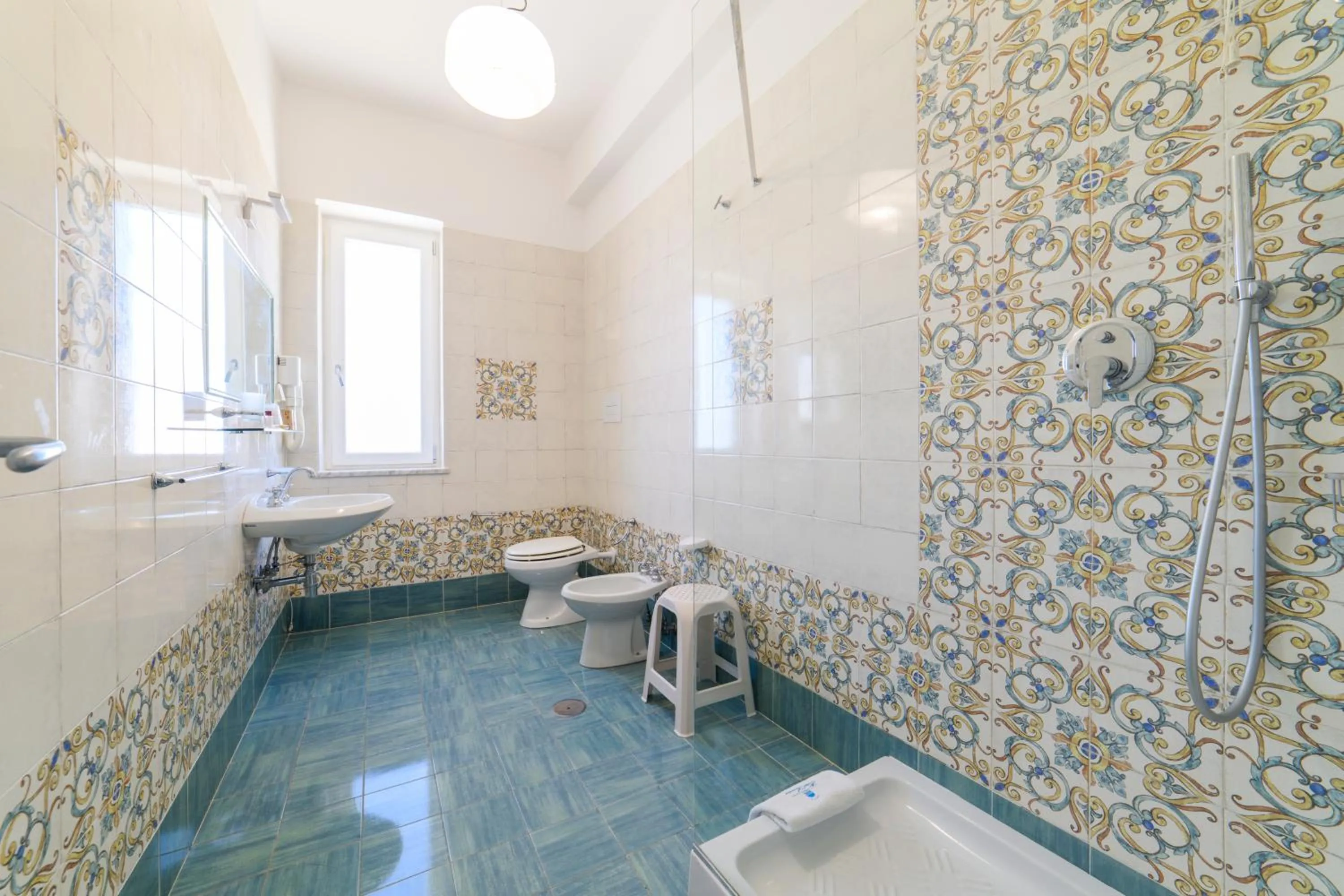 Bathroom in Hotel America