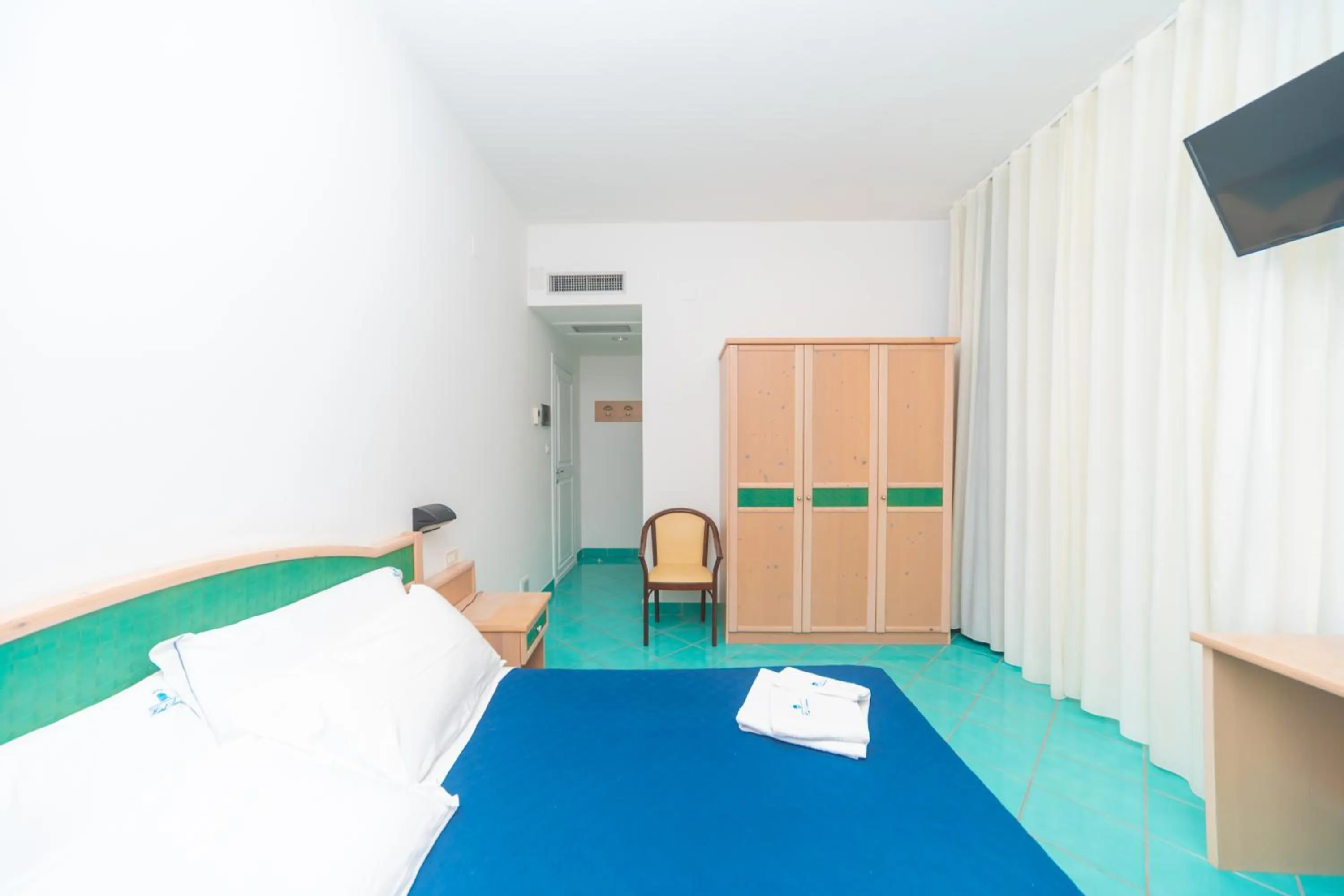 TV and multimedia, Bed in Hotel America