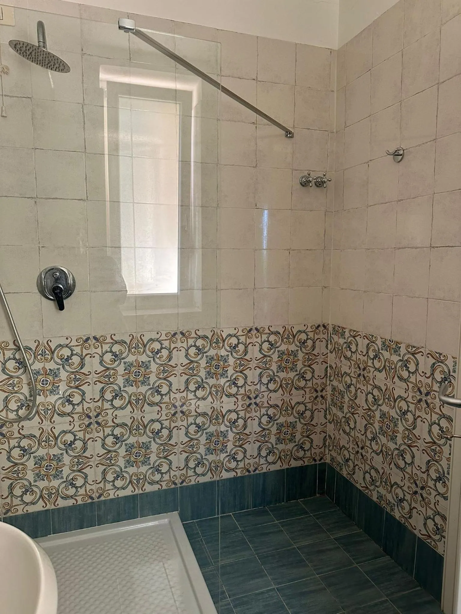 Shower in Hotel America