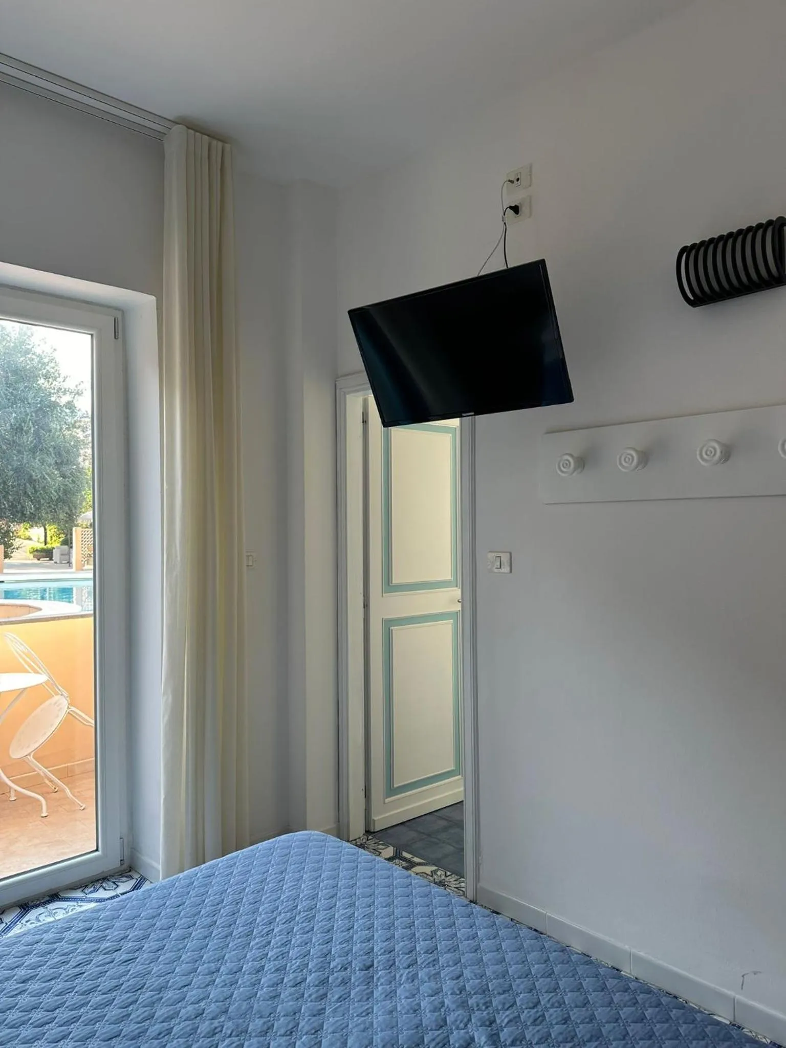 Pool view, Bed in Hotel America