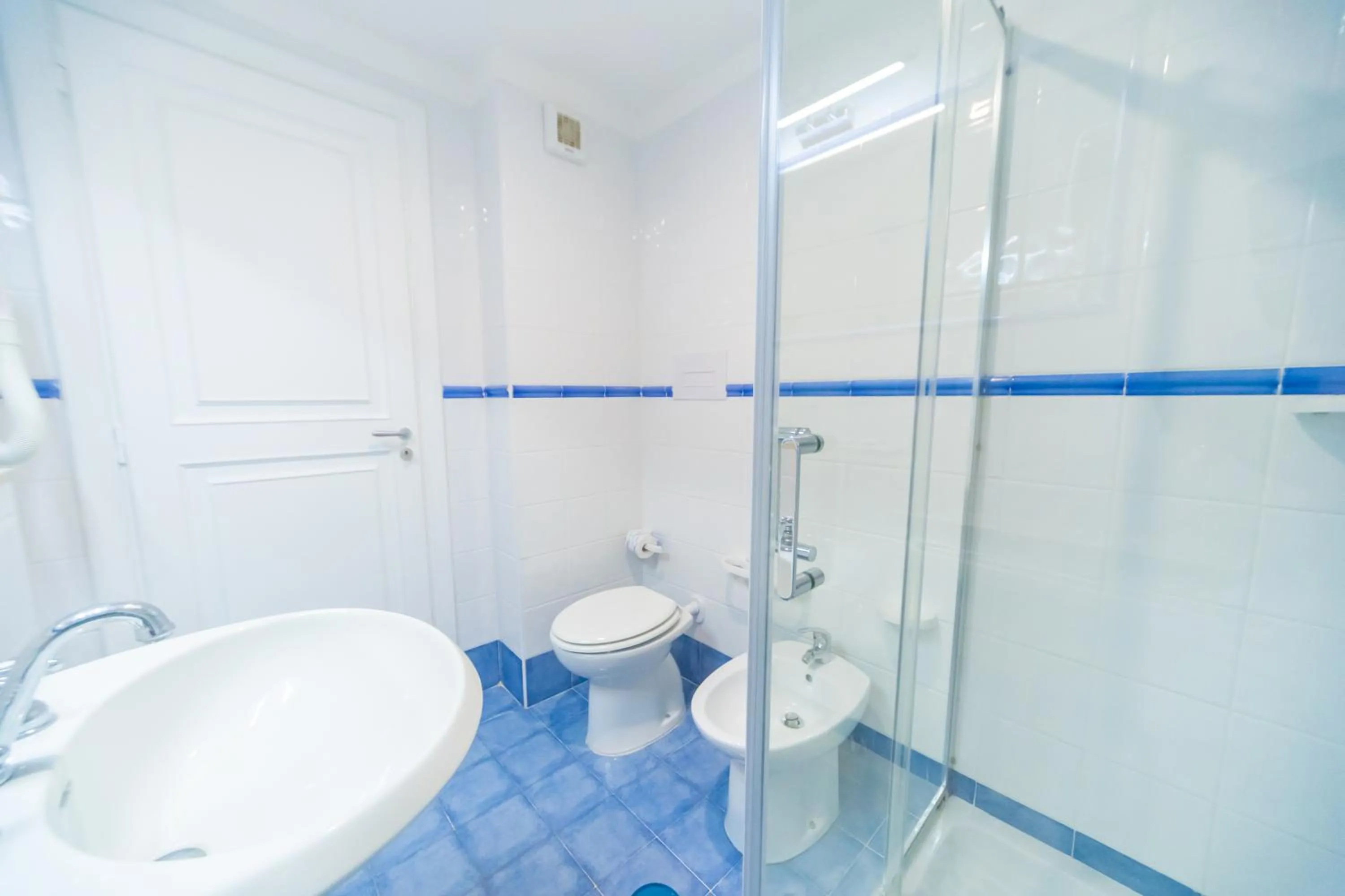 Bathroom in Hotel America