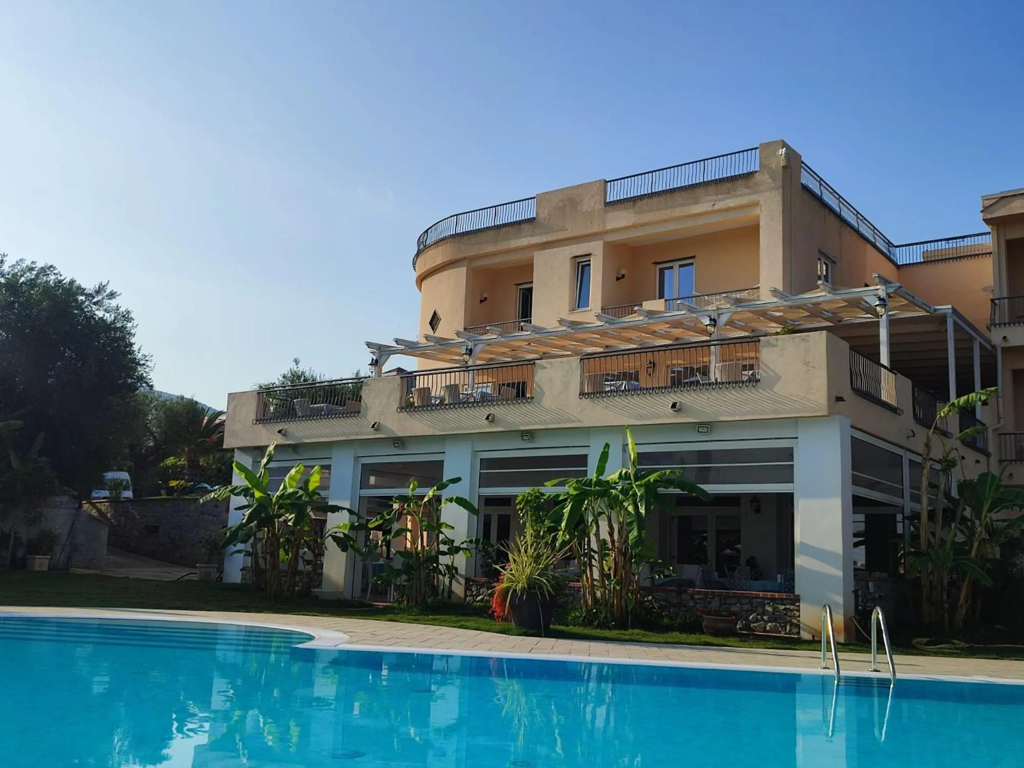 Property building in Hotel America