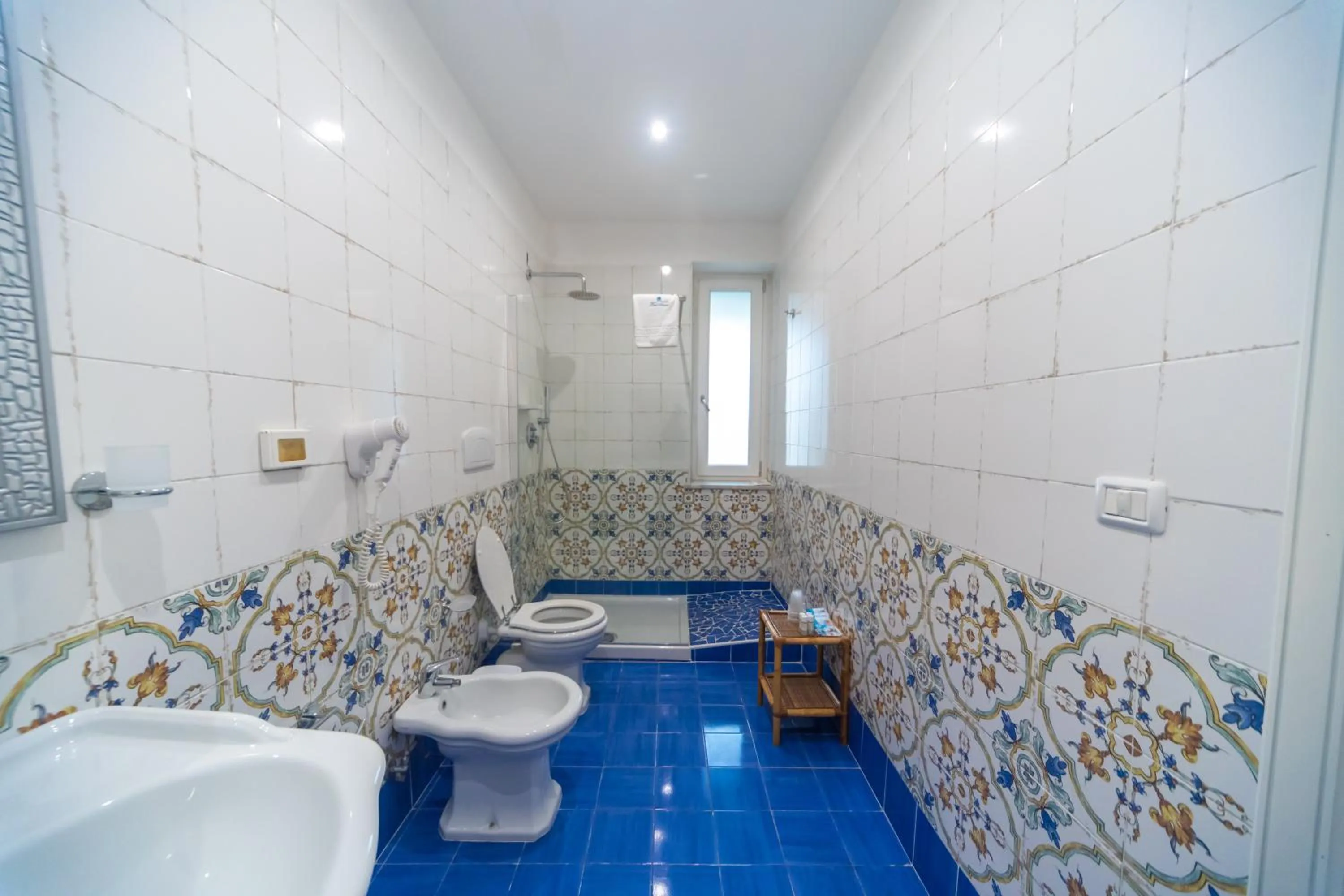 Bathroom in Hotel America