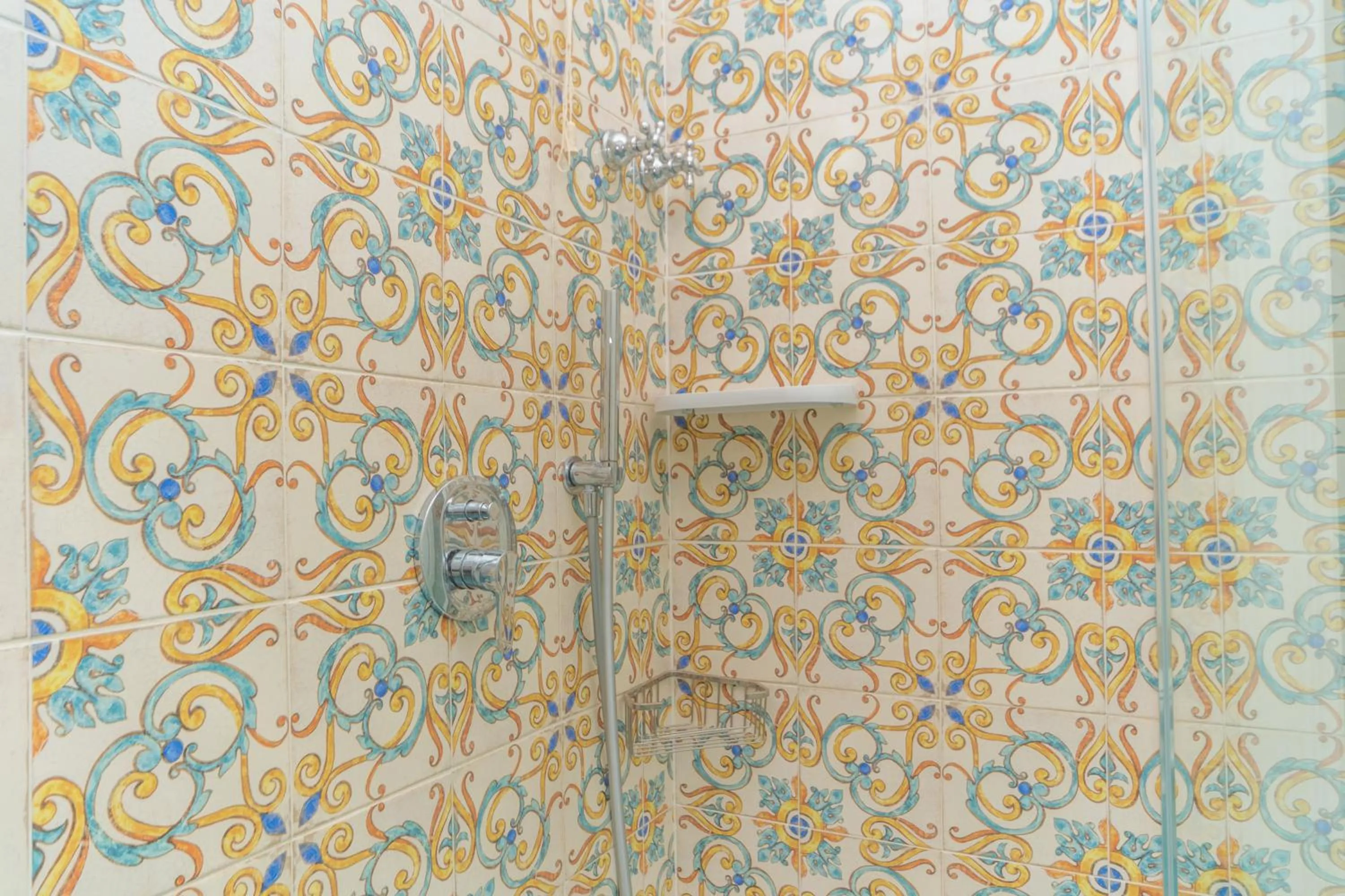 Shower in Hotel America